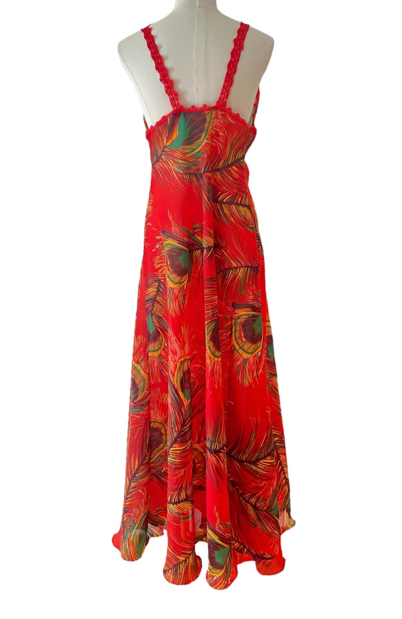 Abito estivo vintage rosso con stampa piume di pavone