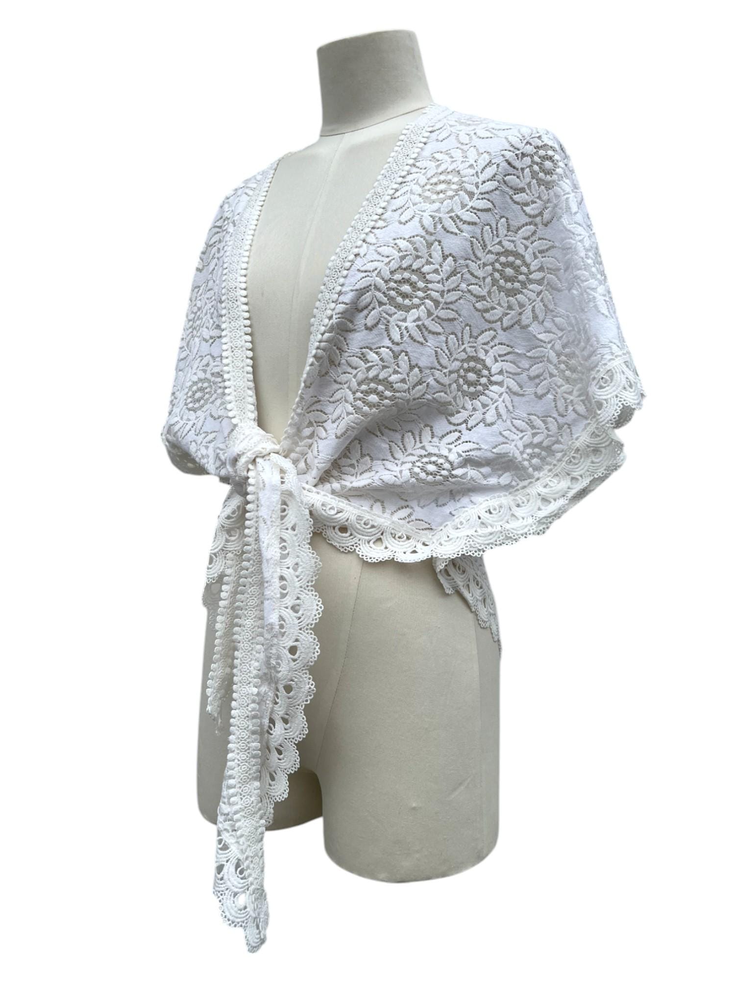 Top pizzo bianco con maniche annodato sul davanti