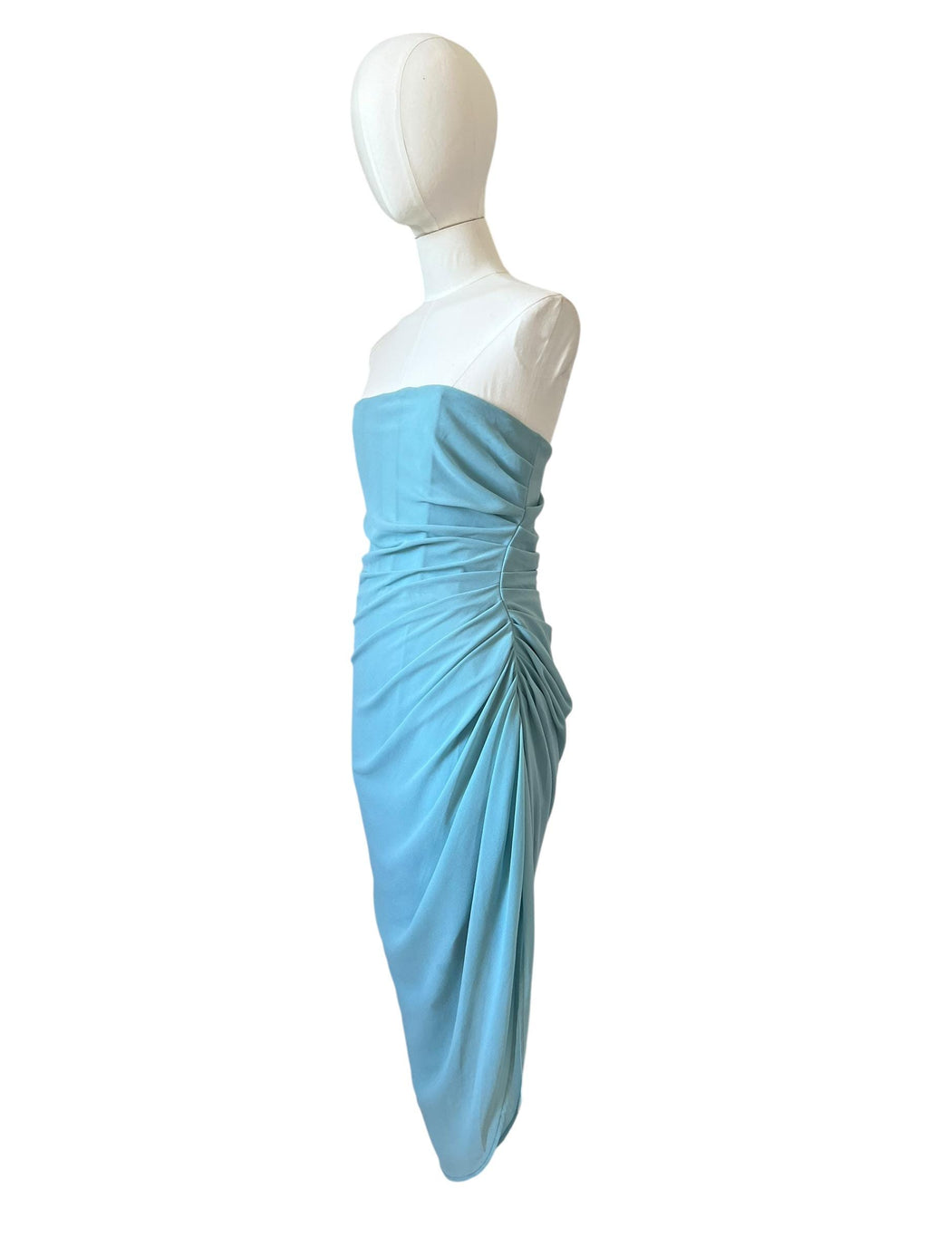 Abito azzurro drappeggiato con struttura interna