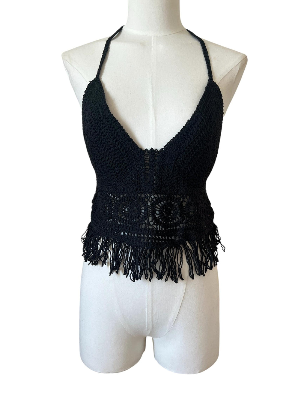 Reggiseno / top estivo in filo di cotone lavorato a crochet con coppe interne e fili pendenti sul