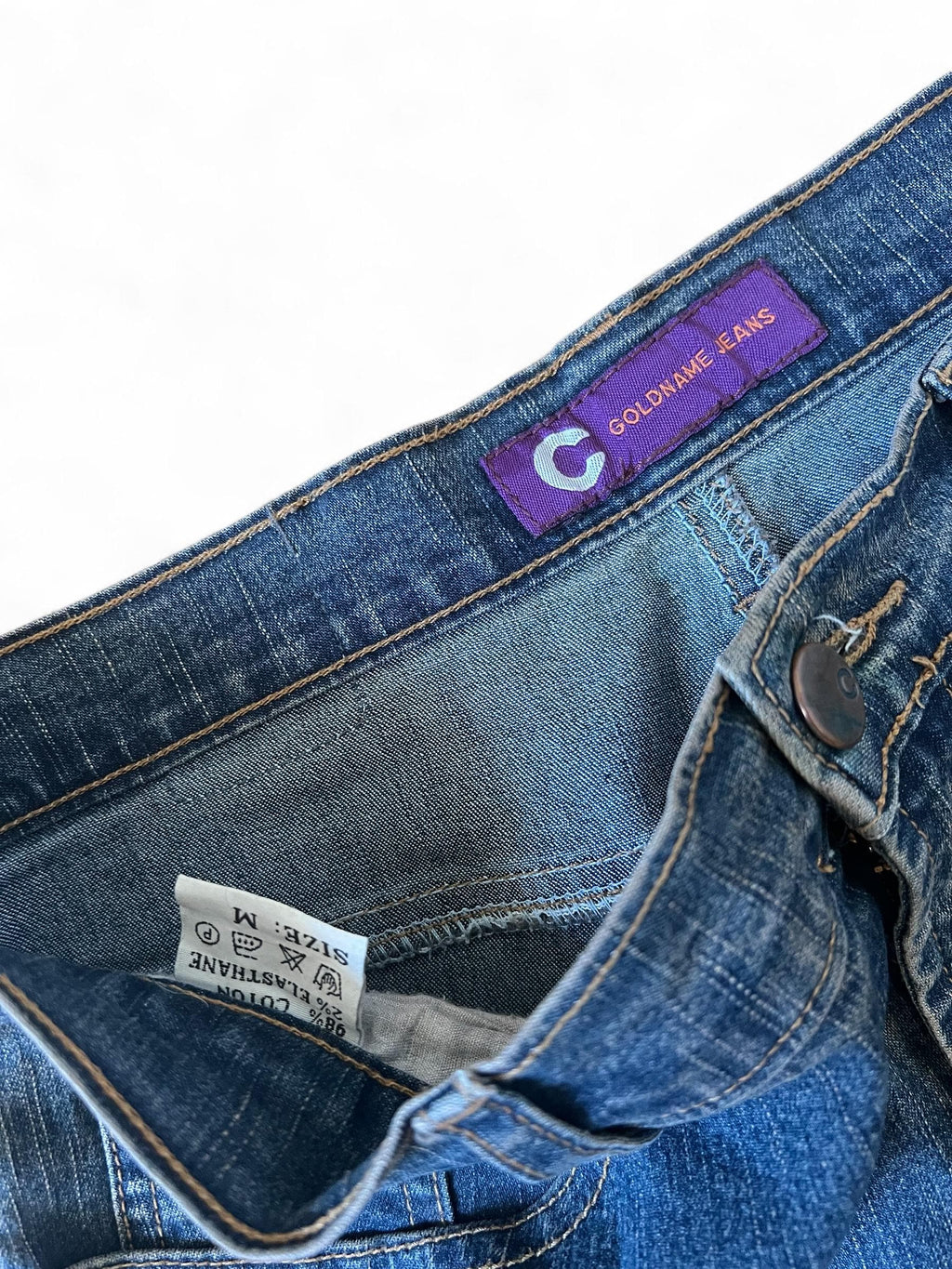 Jeans con gambe ricamate con pietre e perline