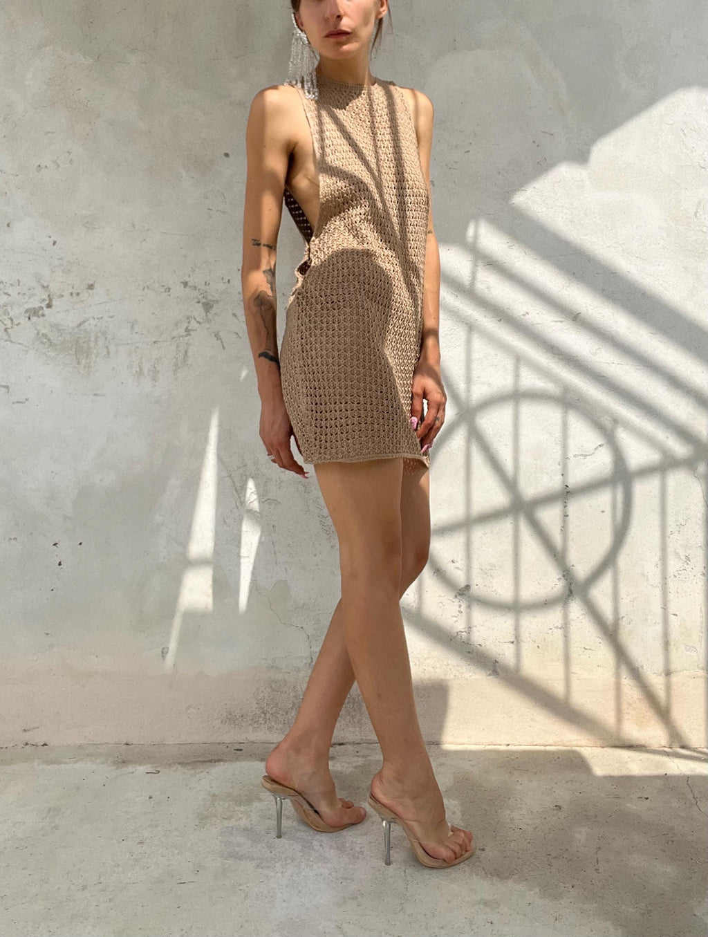 Abito Mini Estivo Crochet con Cut-Out