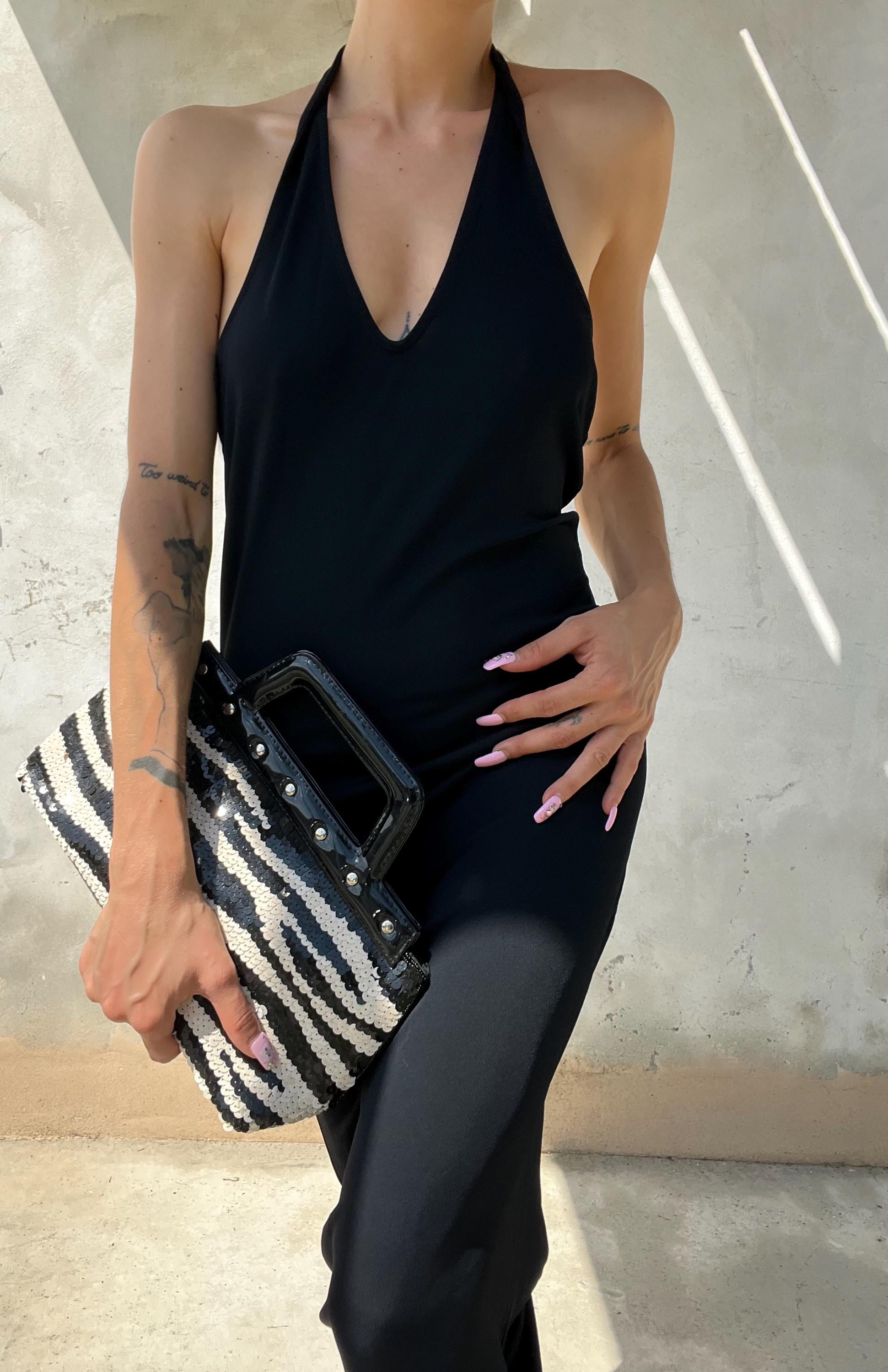 Abito vintage nero lungo fino ai piedi con scollo all'americana e schiena scoperta