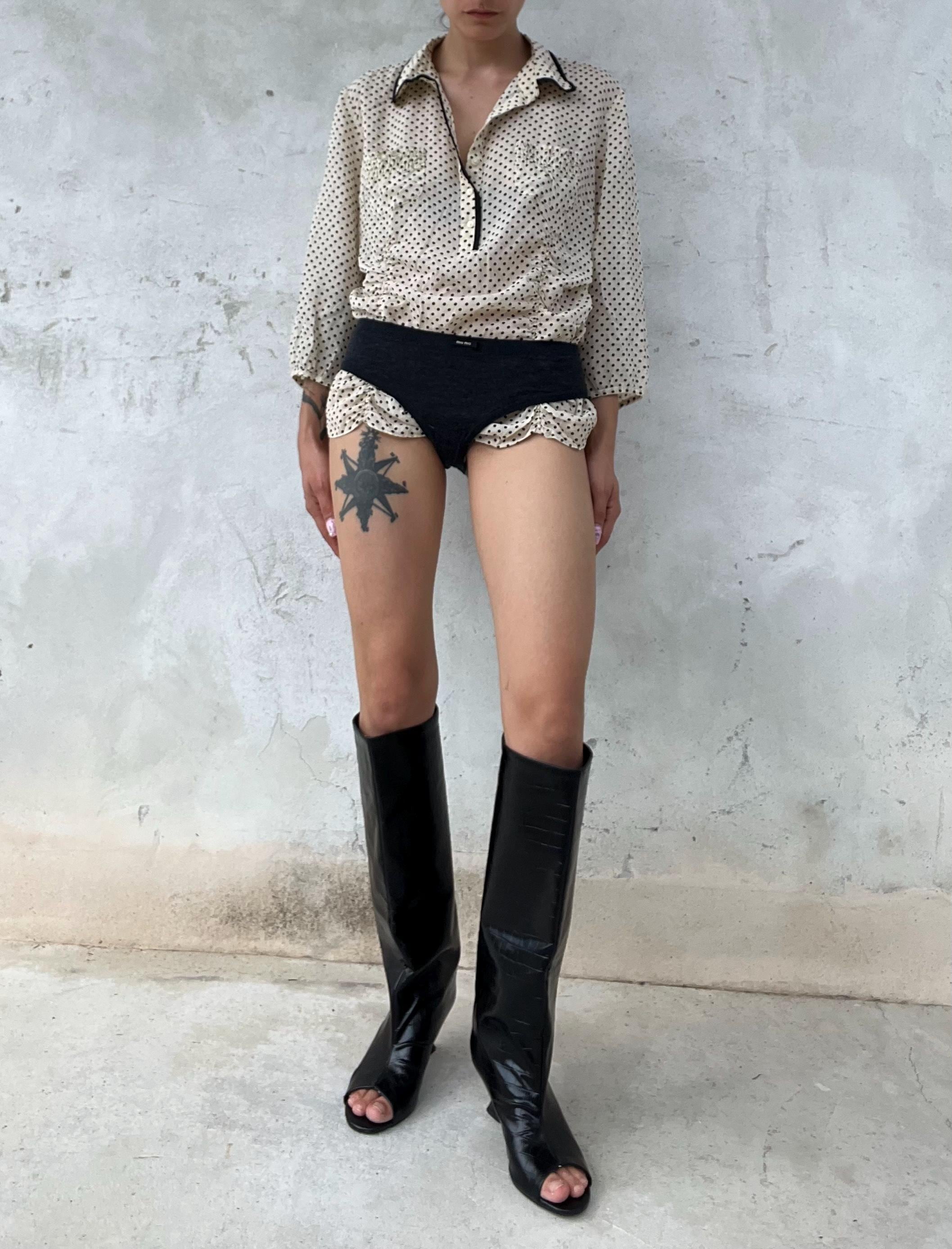 Camicia vintage di seta colorata a pois