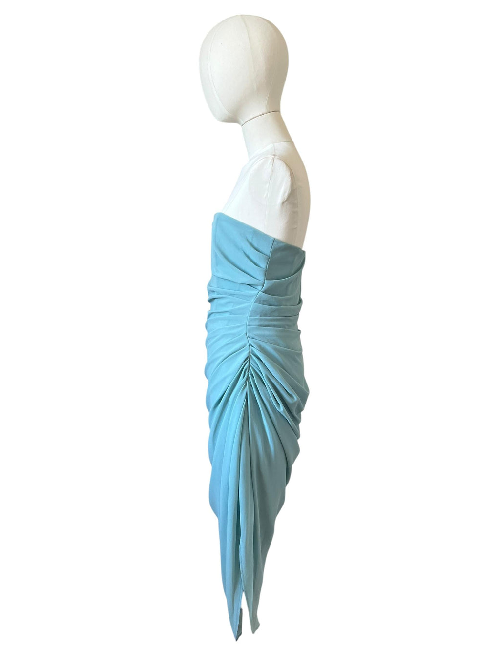 Abito azzurro drappeggiato con struttura interna