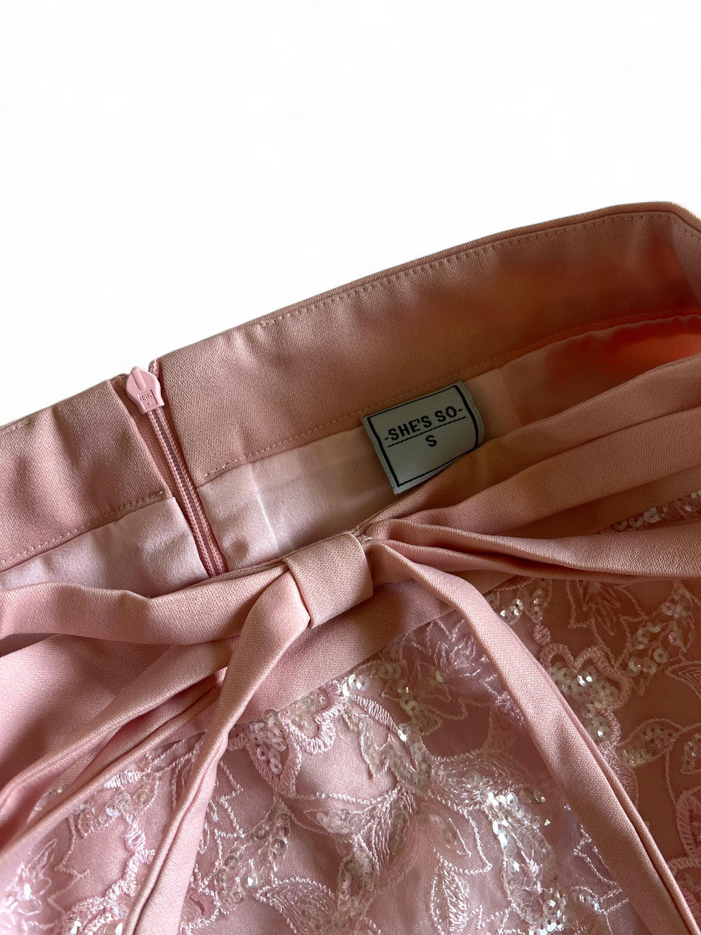 Mini gonna rosa con pizzo e paillettes