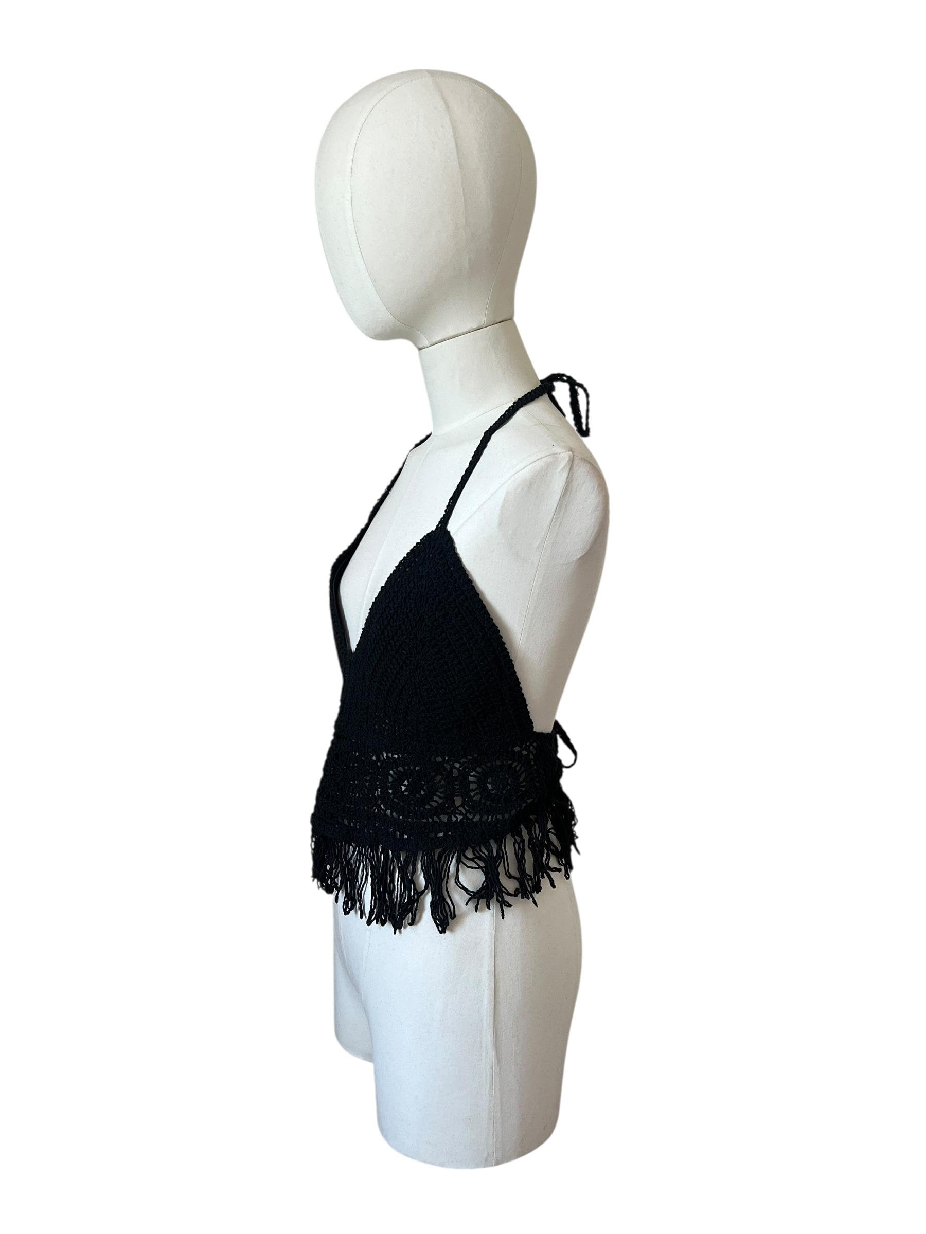 Reggiseno / top estivo in filo di cotone lavorato a crochet con coppe interne e fili pendenti sul