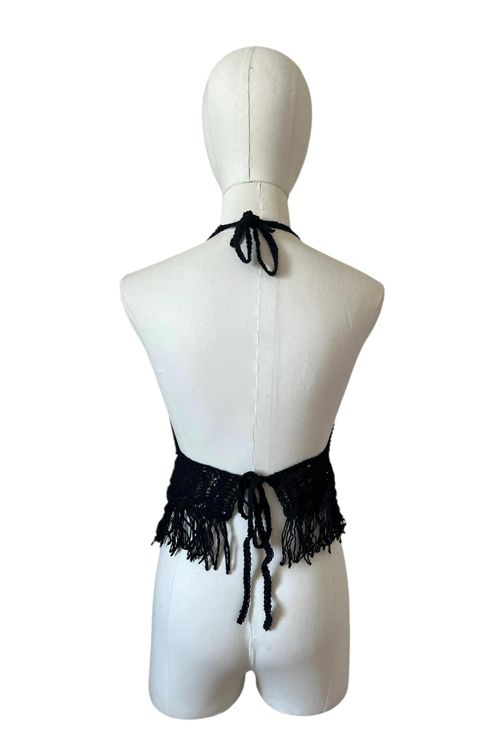 Reggiseno / top estivo in filo di cotone lavorato a crochet con coppe interne e fili pendenti sul