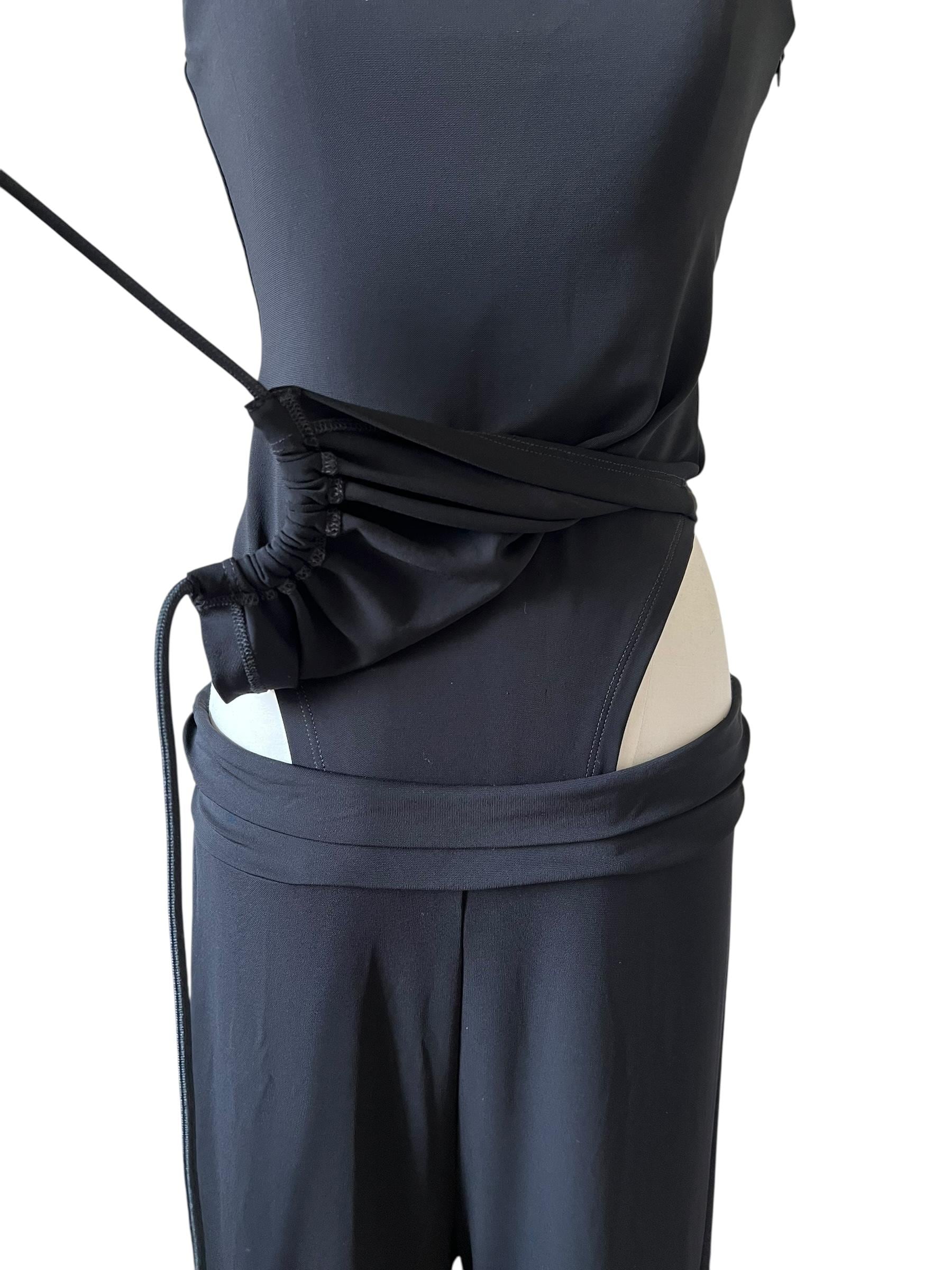 Tuta intera con zip sul busto ed elastico in vita