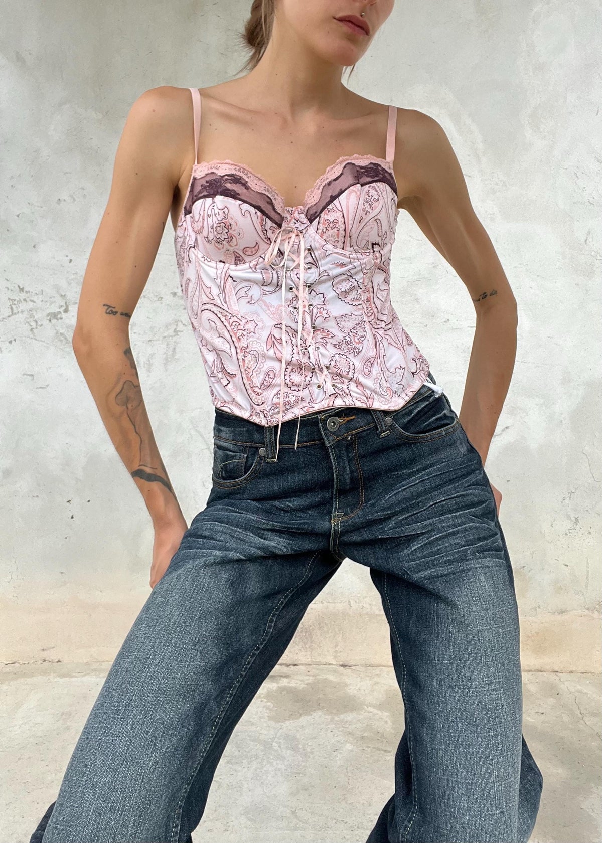 Corpetto Vintage Rosa Paisley con Pizzo