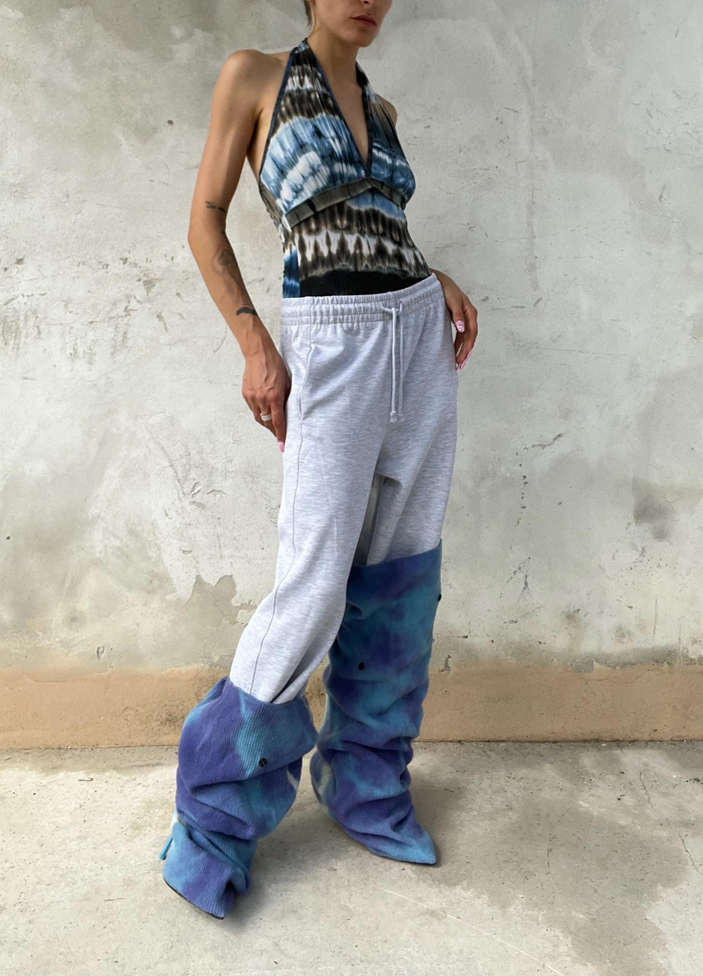 Top tie dye blu nero e marrone