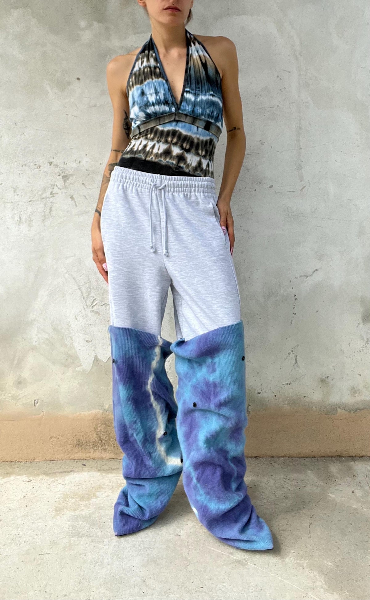 Top tie dye blu nero e marrone