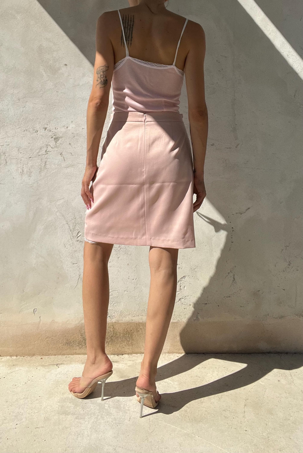 Mini gonna rosa con pizzo e paillettes
