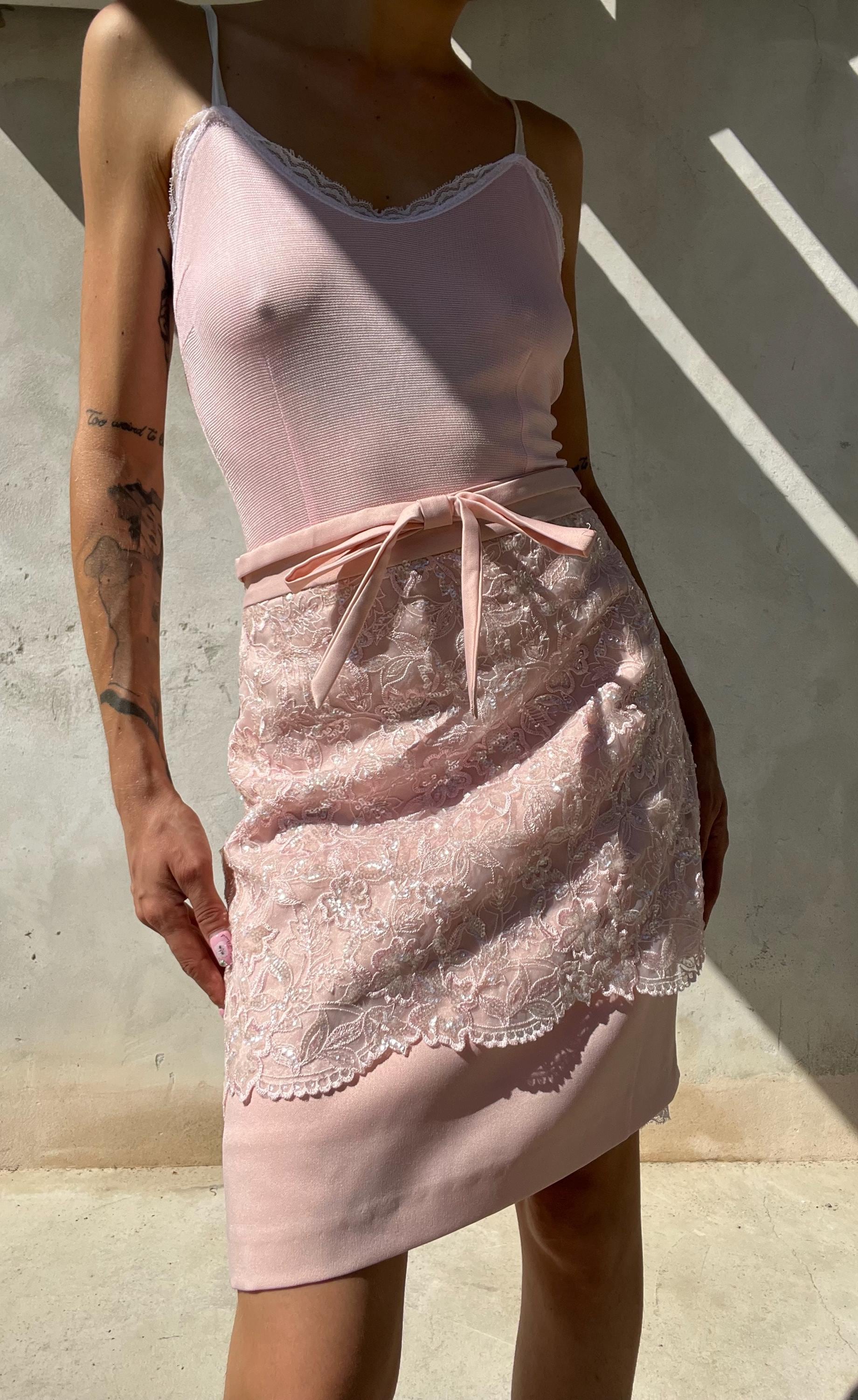 Mini gonna rosa con pizzo e paillettes