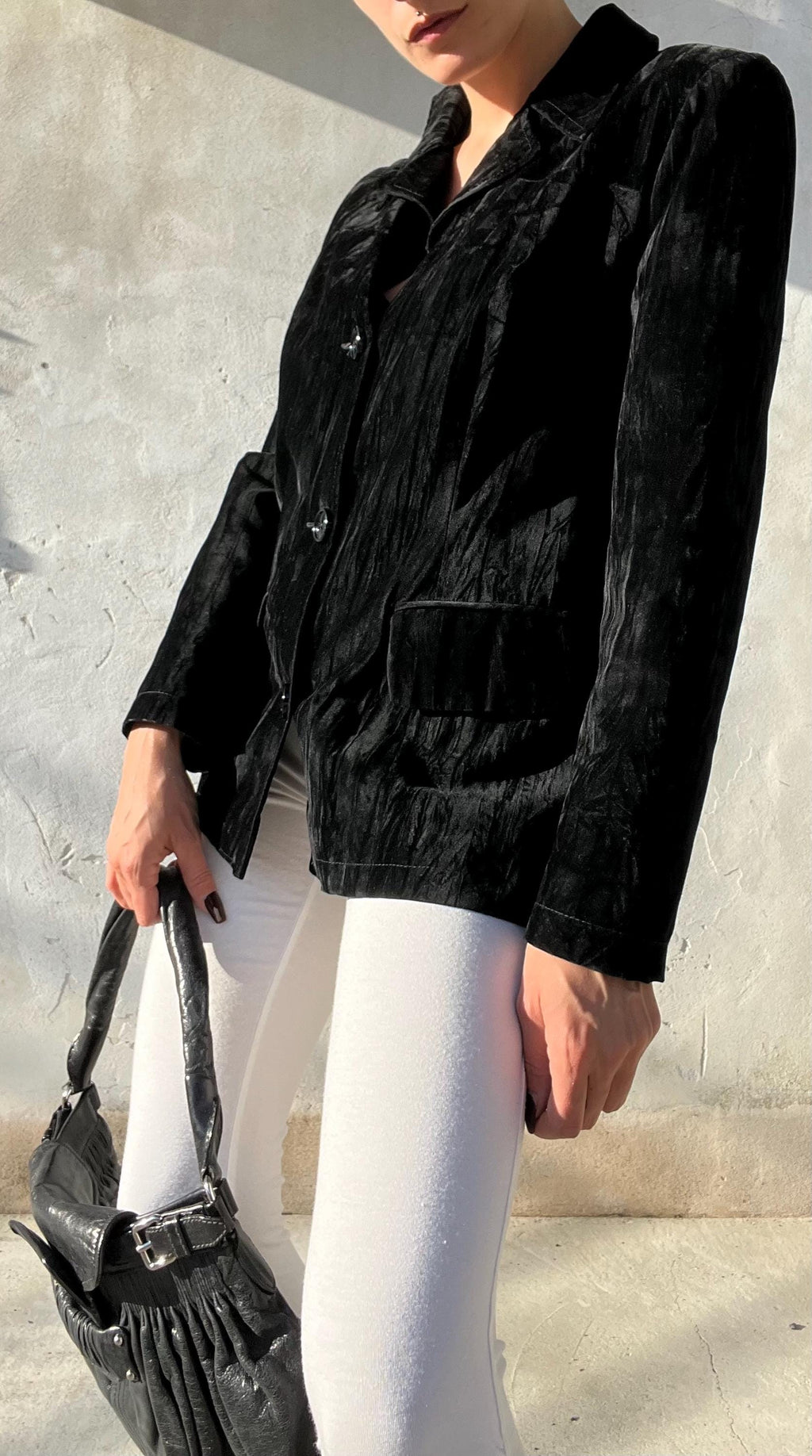 Giacca in velluto nero con effetto stropicciato