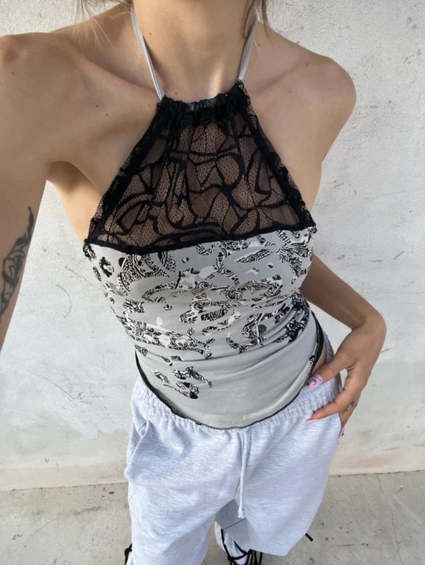 Top bandana con pizzo e fantasia paisley in grigio
