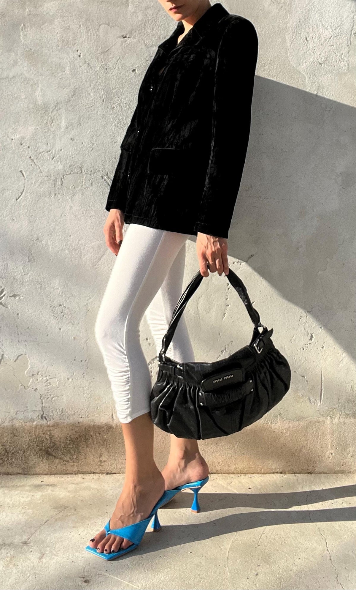 Giacca in velluto nero con effetto stropicciato