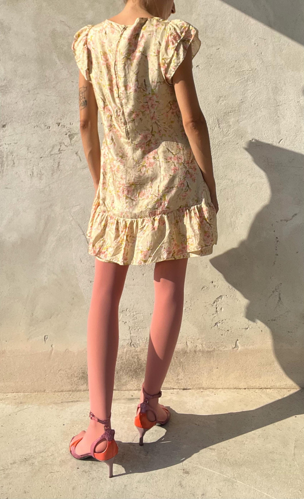 Mini abito realizzato a mano con fantasia floreale