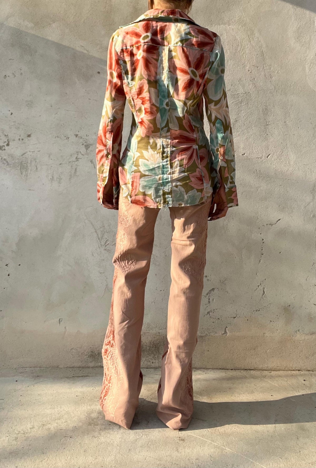 Camicia con pattern floreale rosa e azzurro
