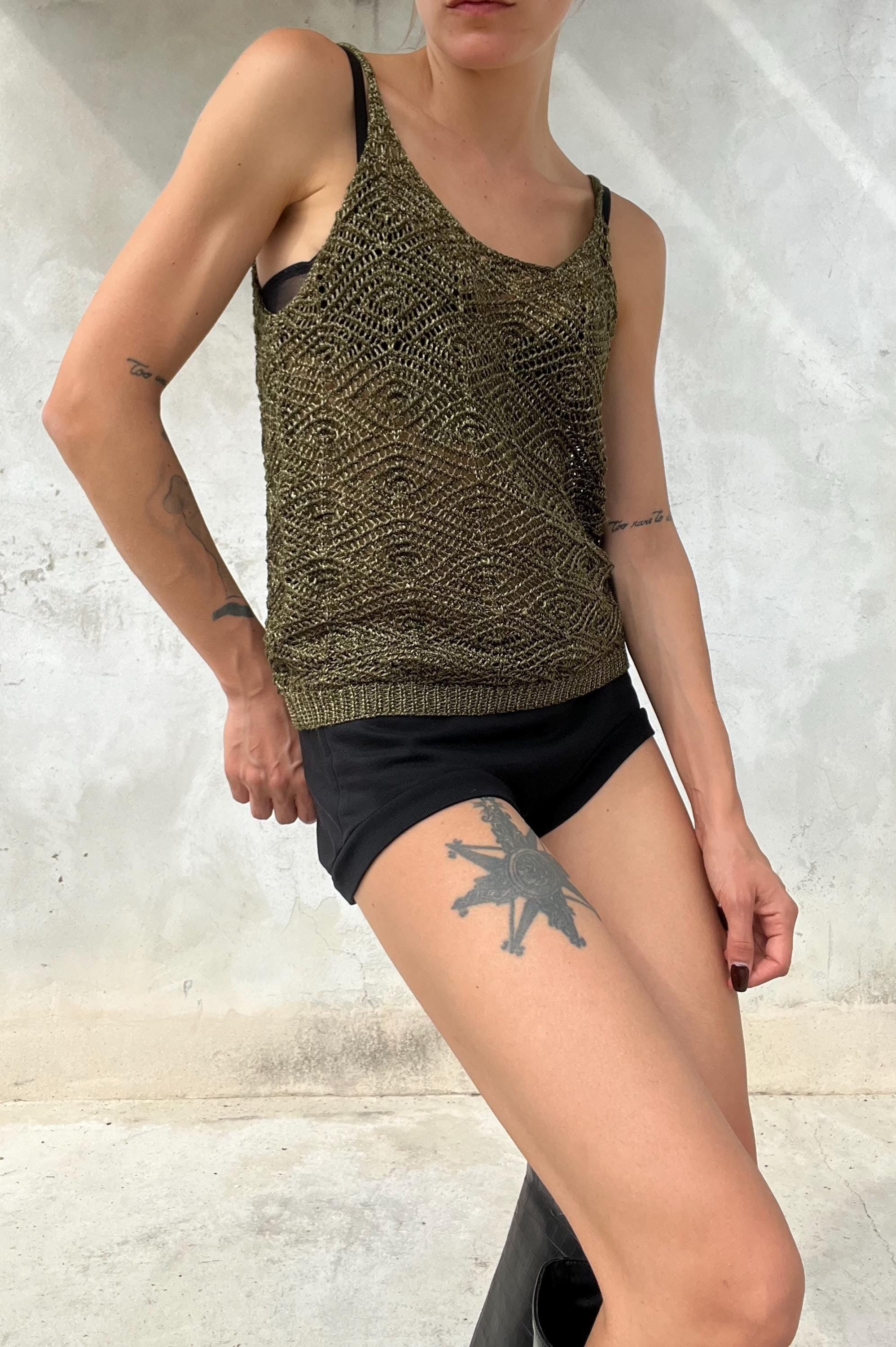 Top crochet color verde oliva, spalline sottili, scollo rotondo