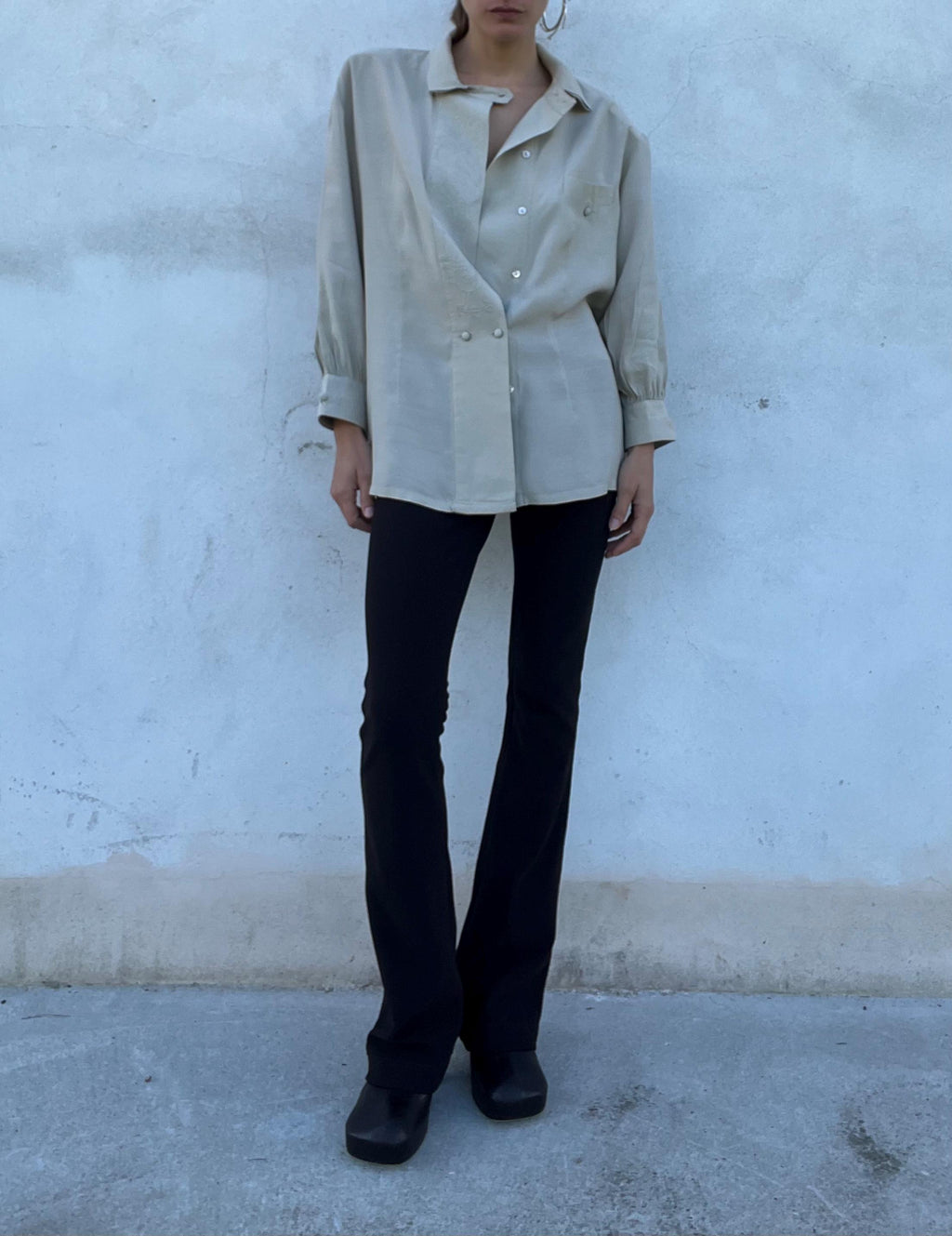 Camicia vintage di viscosa con particolare motivo ricamato sul davanti
