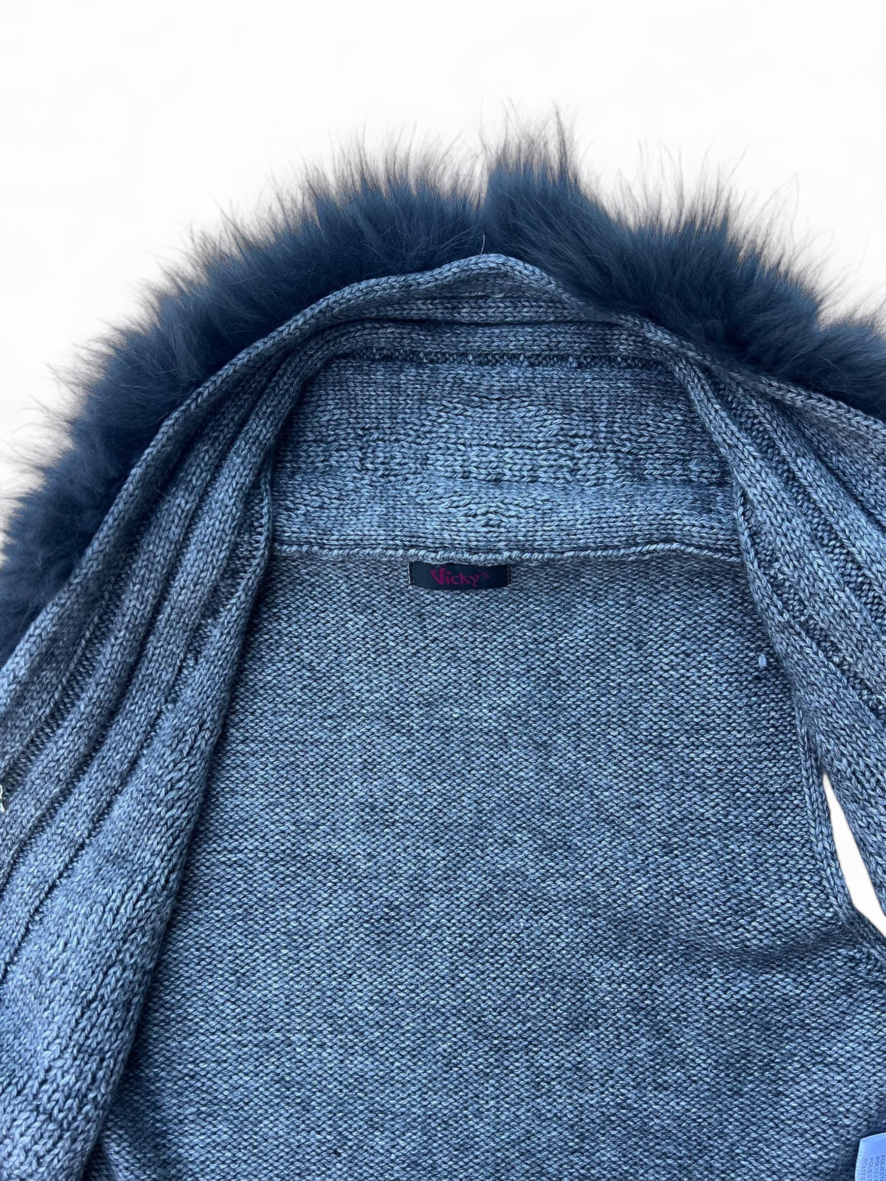 Cardigan grigio con frangie e bordo pelliccia sintetica
