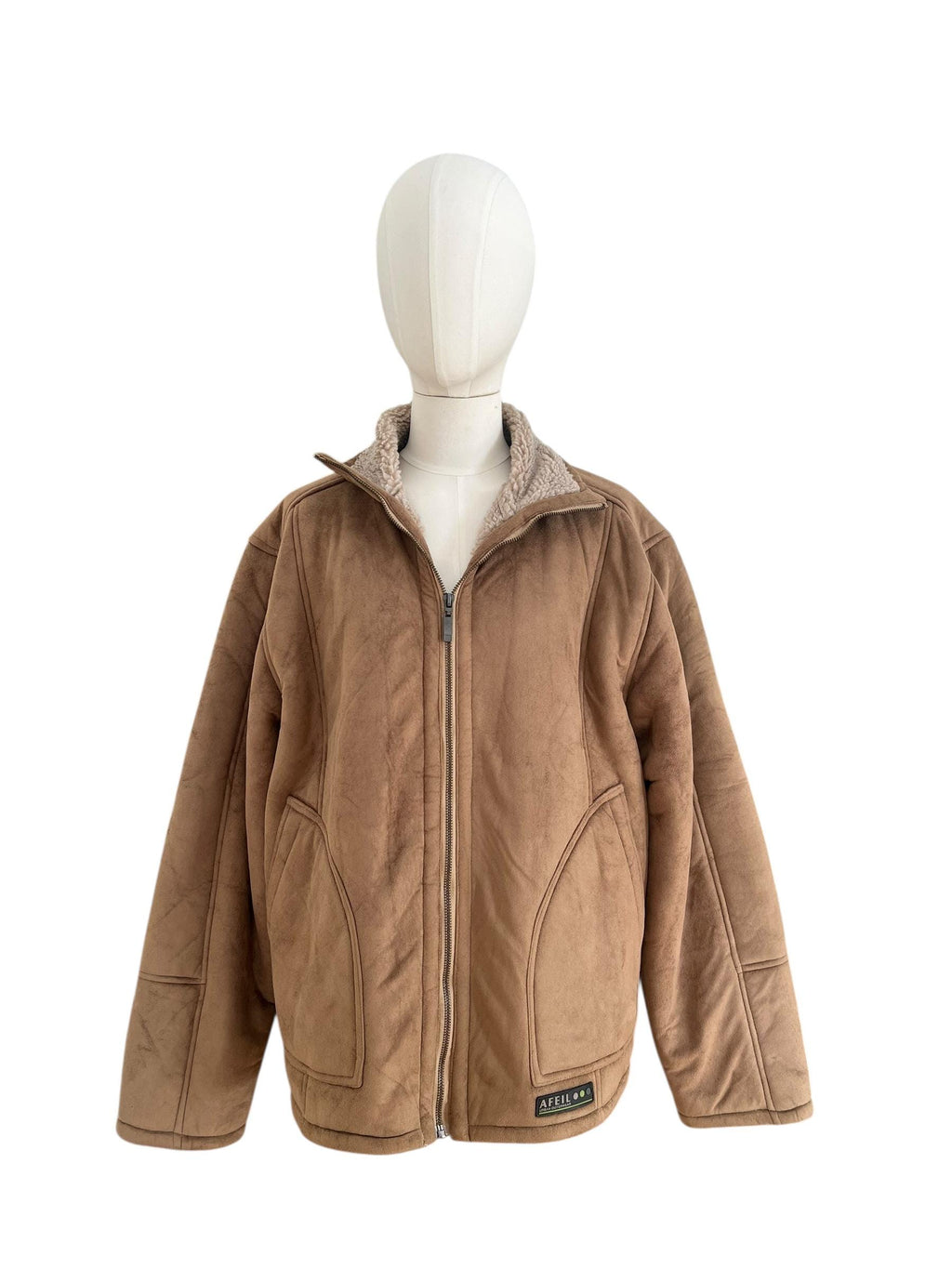 Shearling / Montone color marrone, zip frontale metallica e tasche arrotondate sul davanti