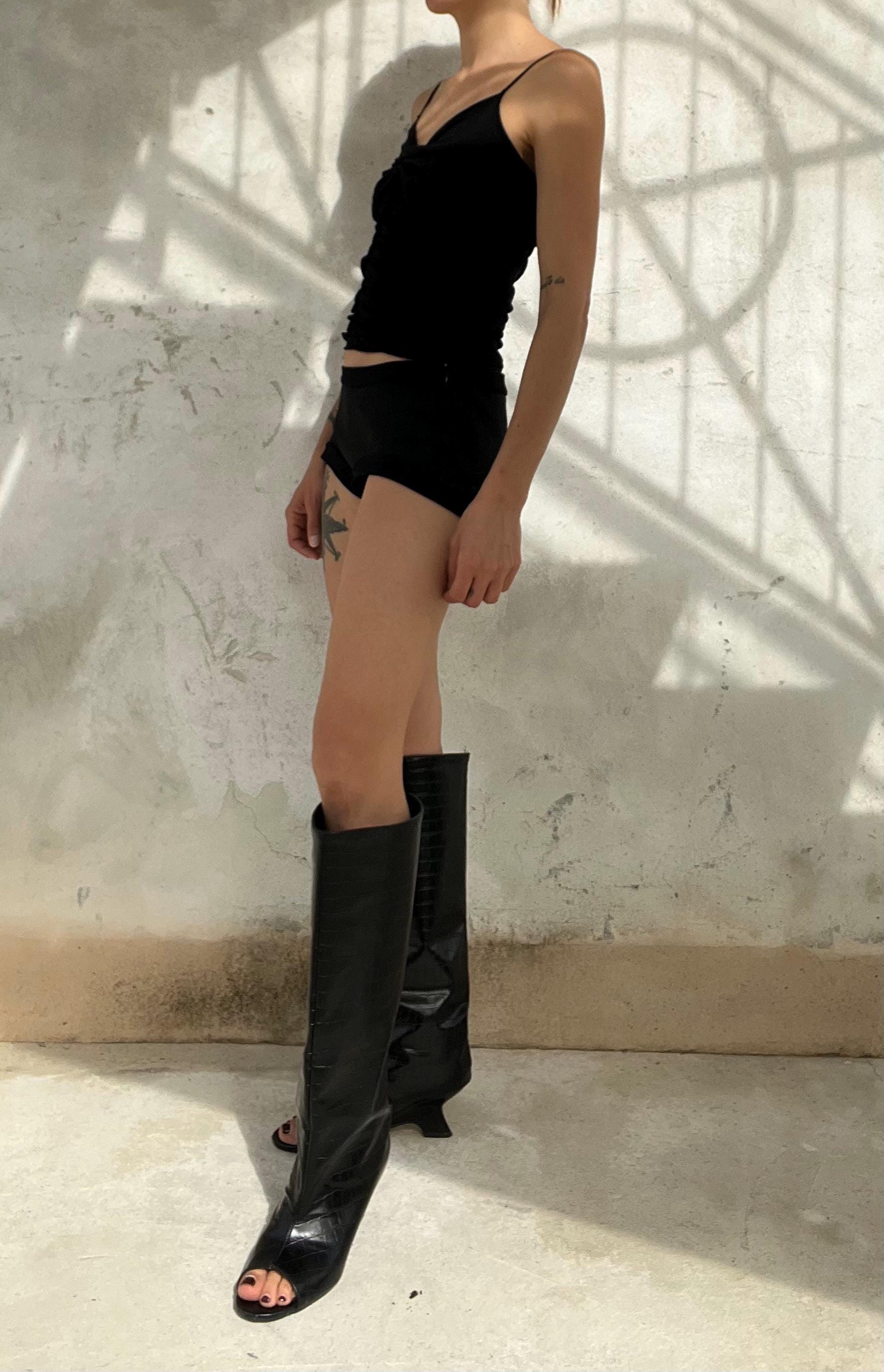 Top vintage nero drappeggiato con incrocio