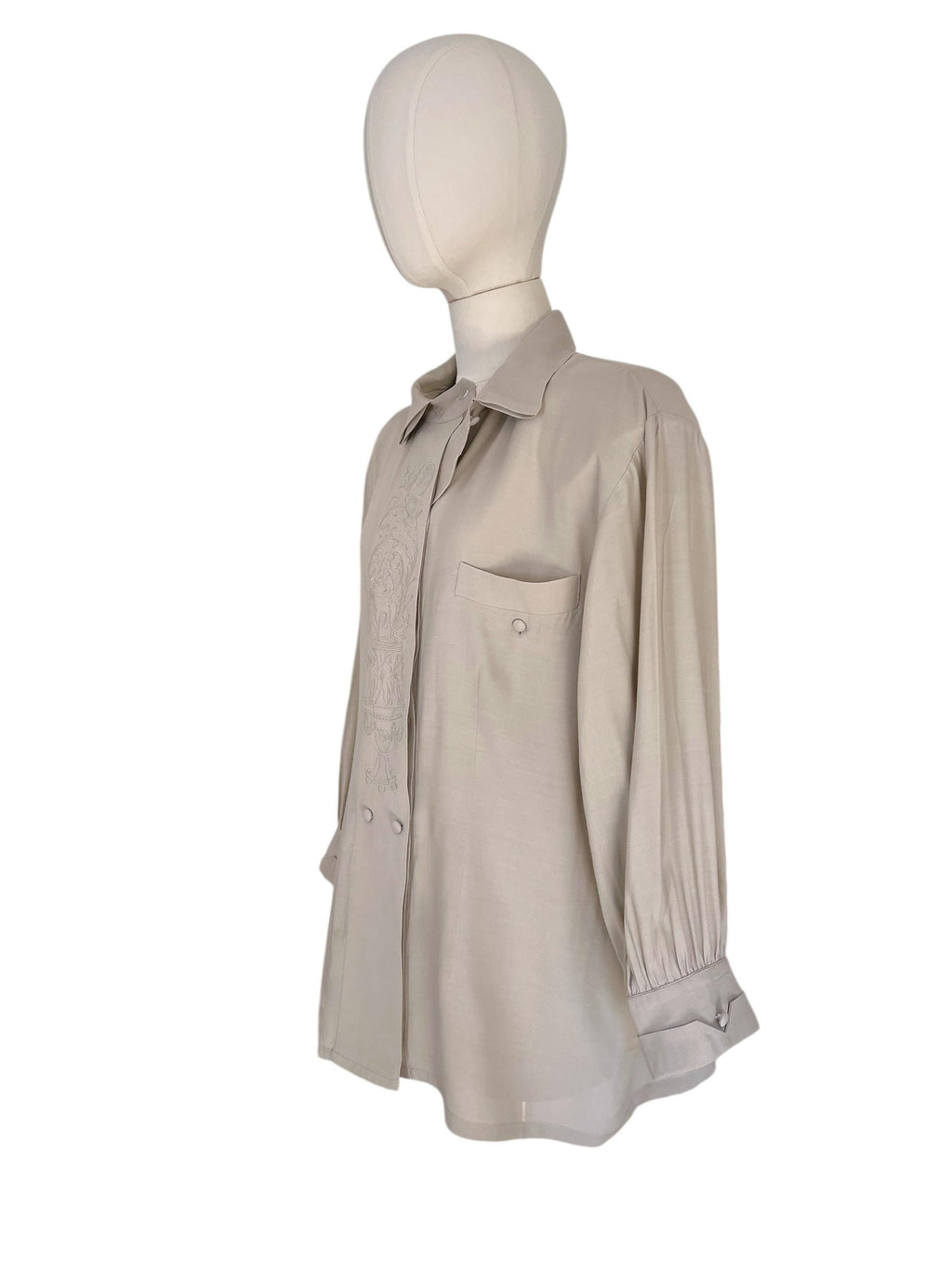 Camicia vintage di viscosa con particolare motivo ricamato sul davanti