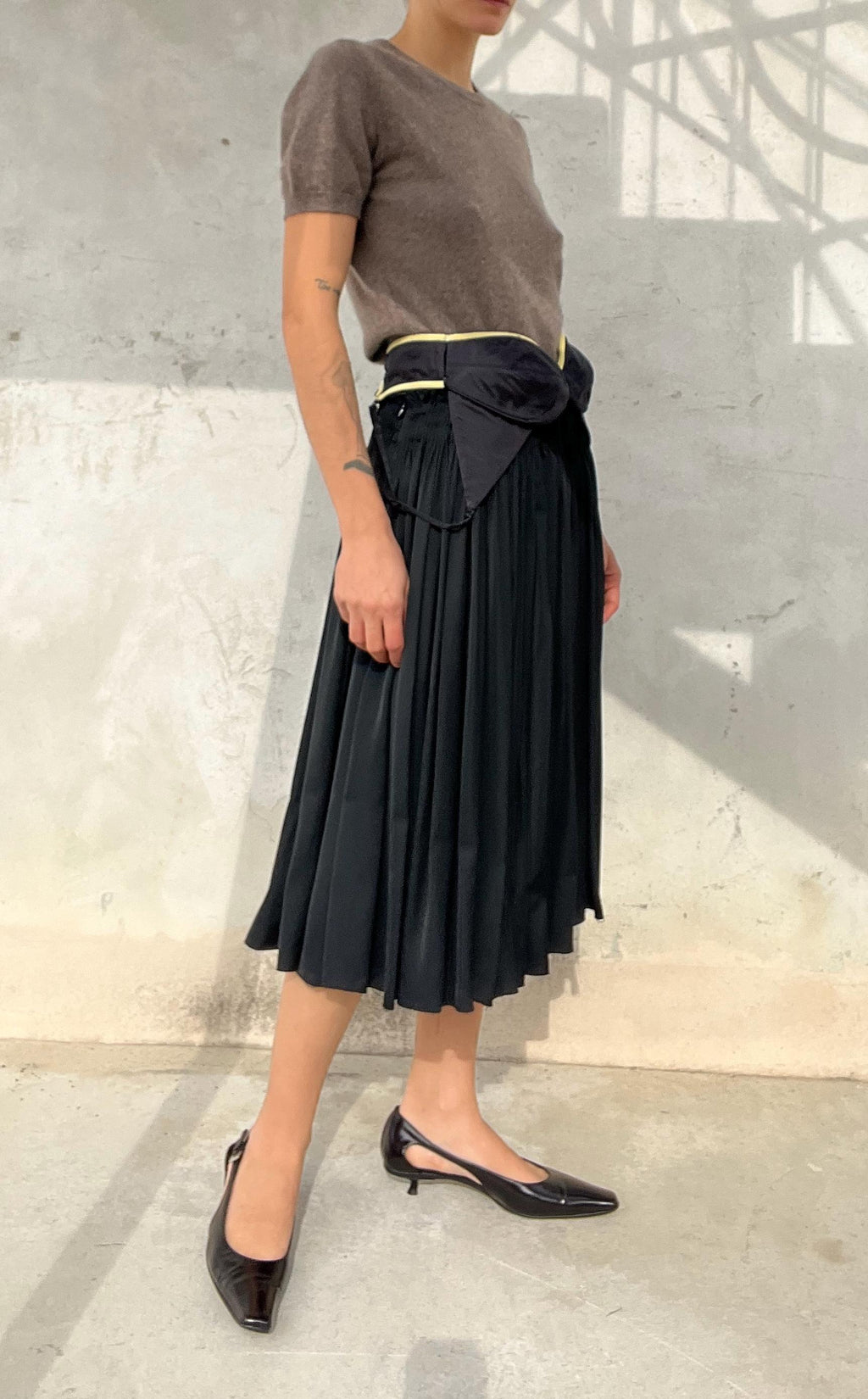 Top di cashmere color tortora