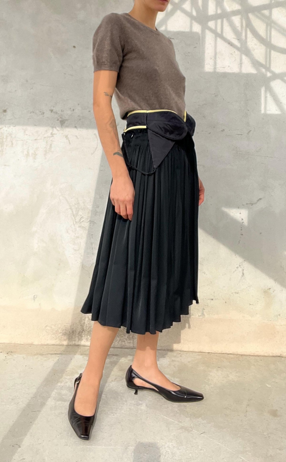 Top di cashmere color tortora