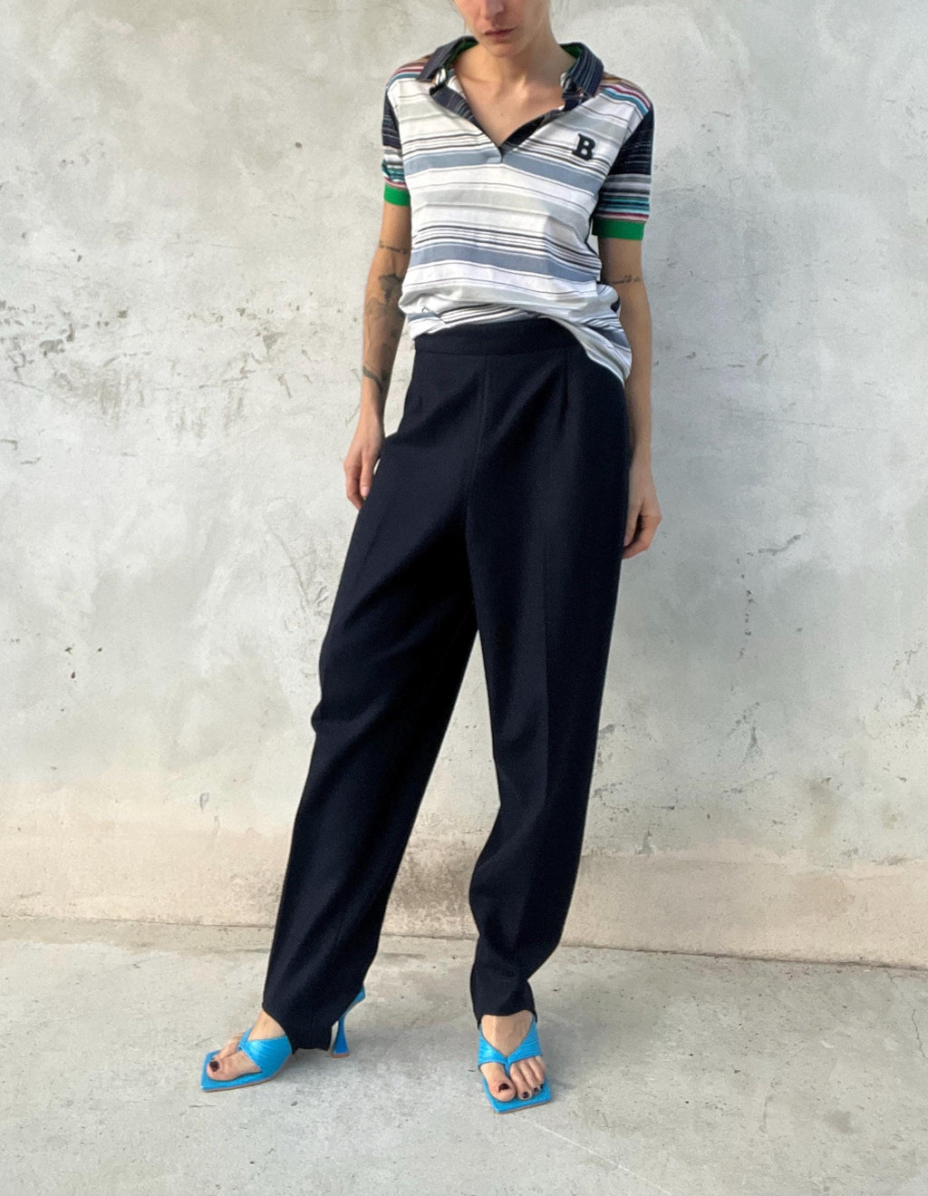 Pantaloni classici blu con ghetta