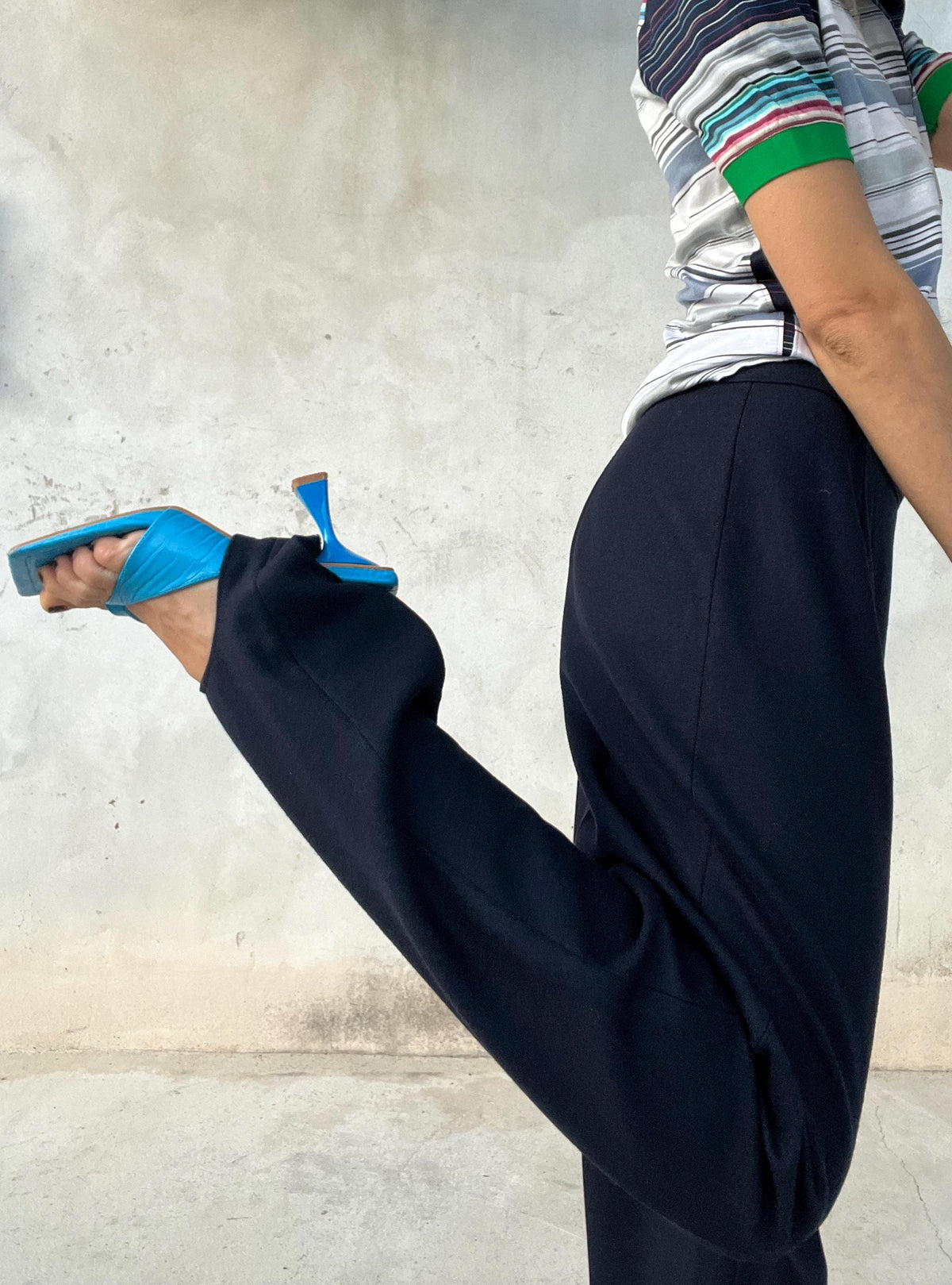 Pantaloni classici blu con ghetta