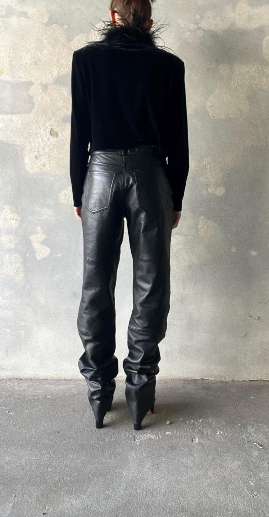 Top in velluto con collo piume