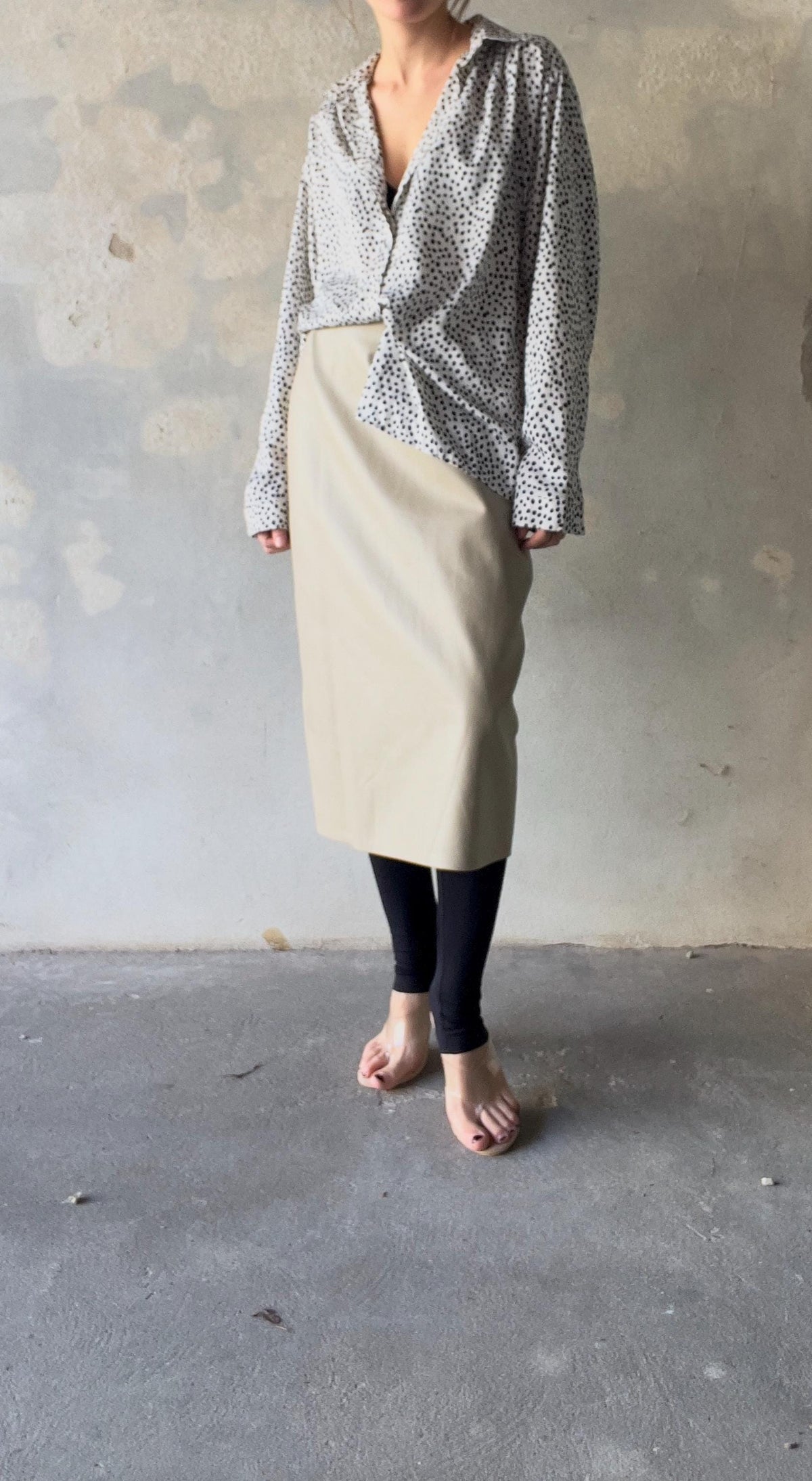 Gonna pelle dritta, lunghezza midi di vera pelle color beige