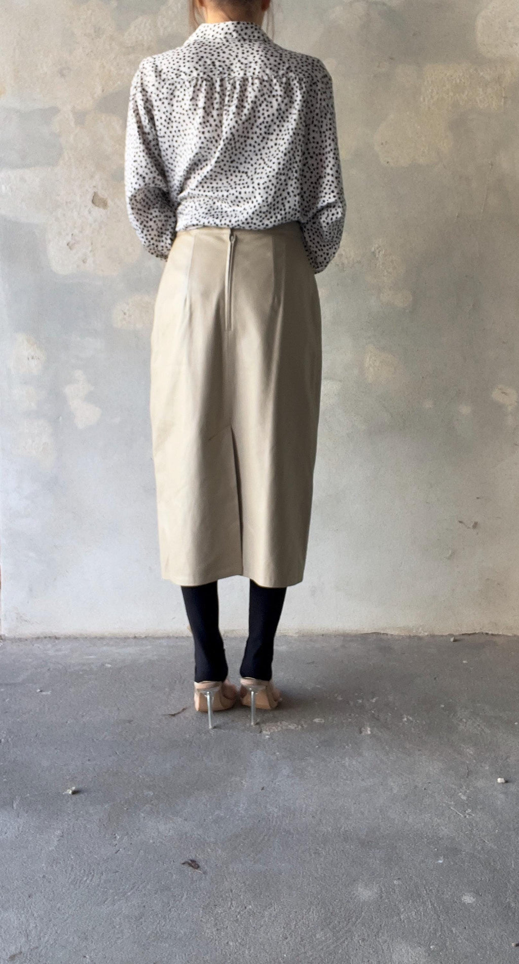 Gonna pelle dritta, lunghezza midi di vera pelle color beige