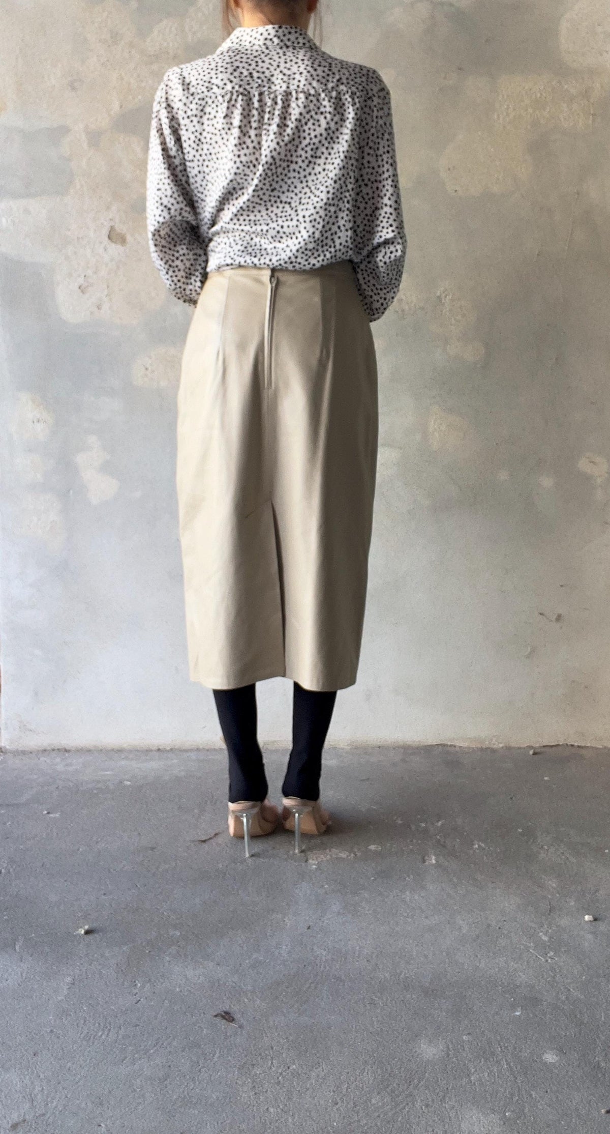 Gonna pelle dritta, lunghezza midi di vera pelle color beige