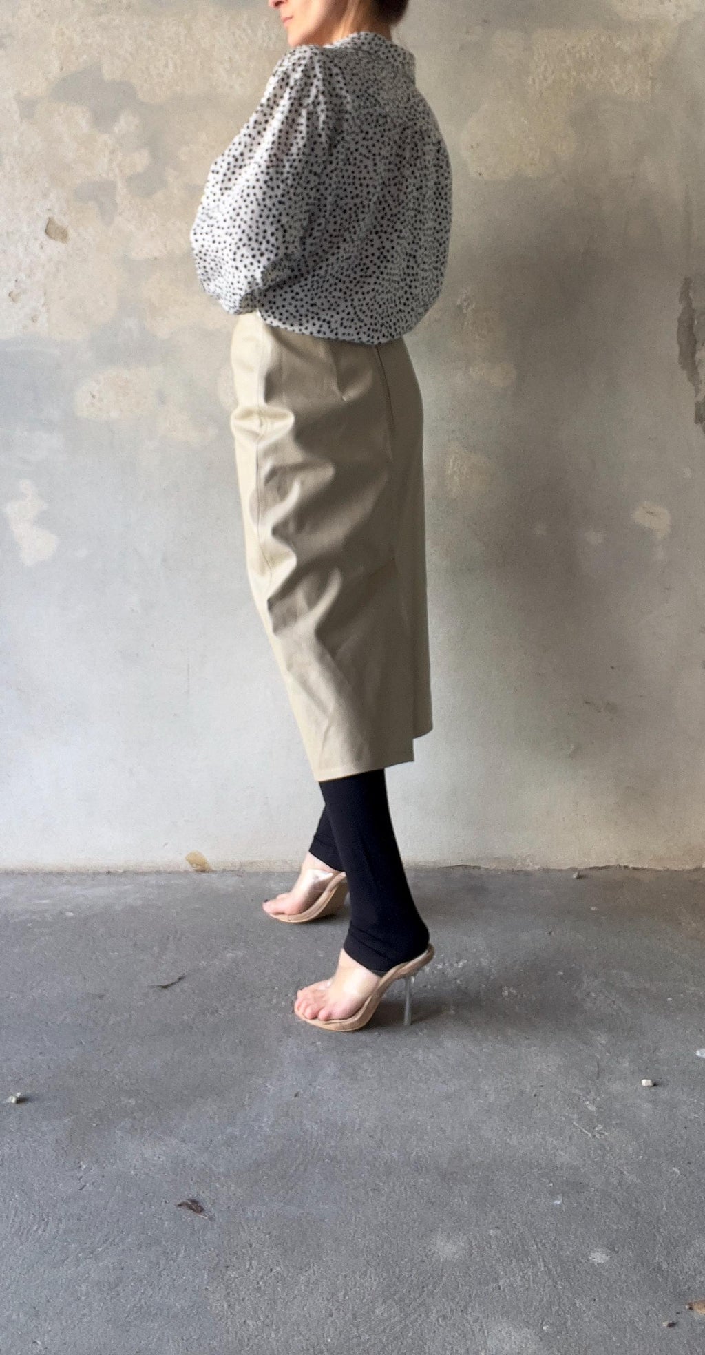 Gonna pelle dritta, lunghezza midi di vera pelle color beige