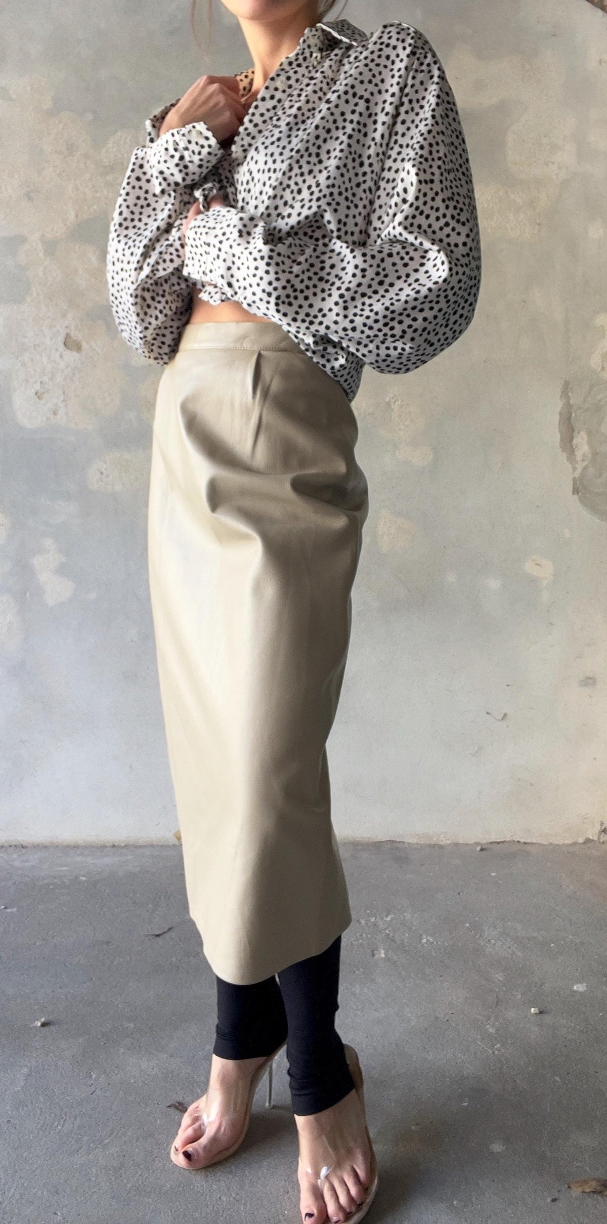 Gonna pelle dritta, lunghezza midi di vera pelle color beige