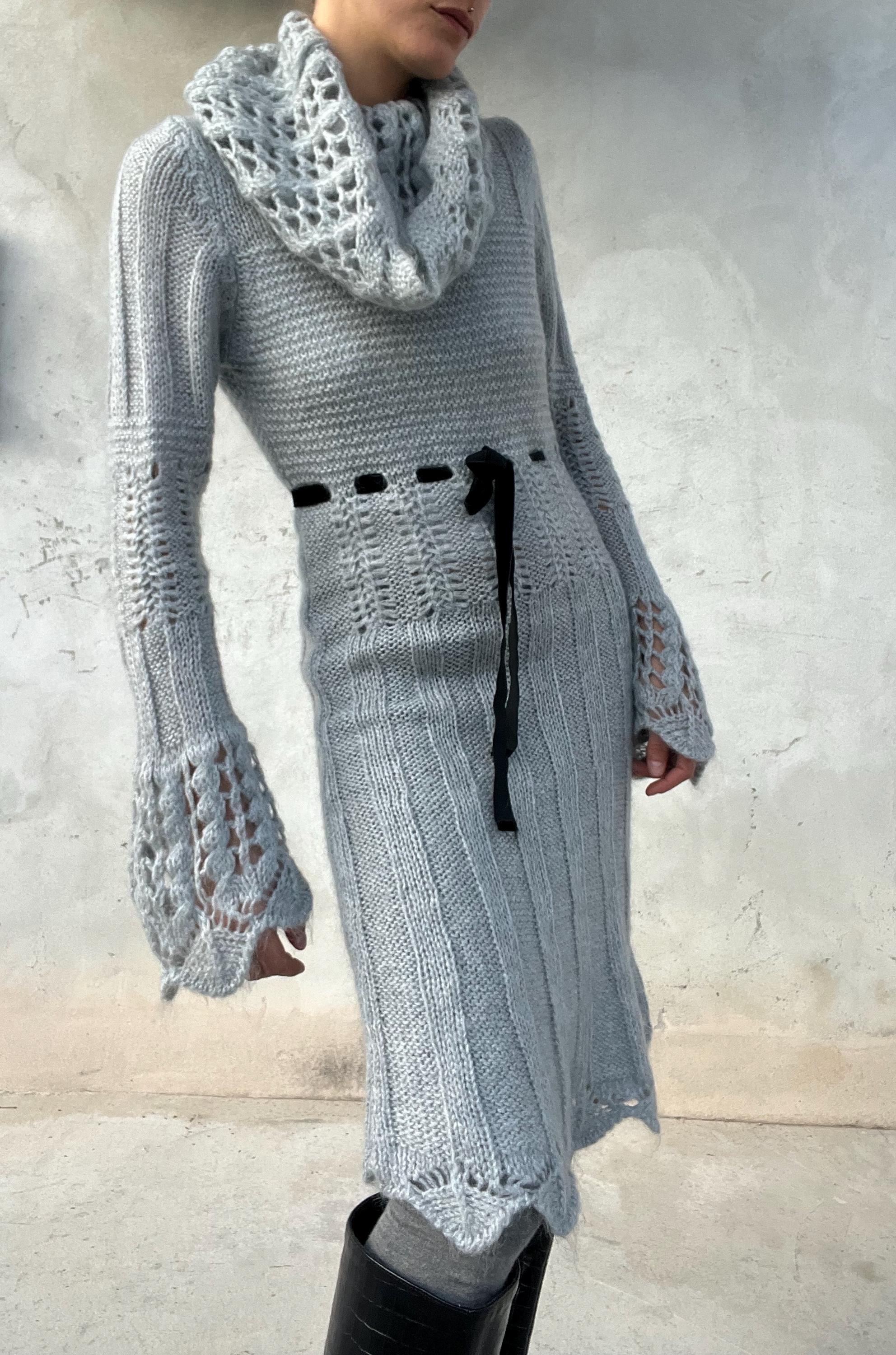 Abito maglieria grigio con nastro velluto