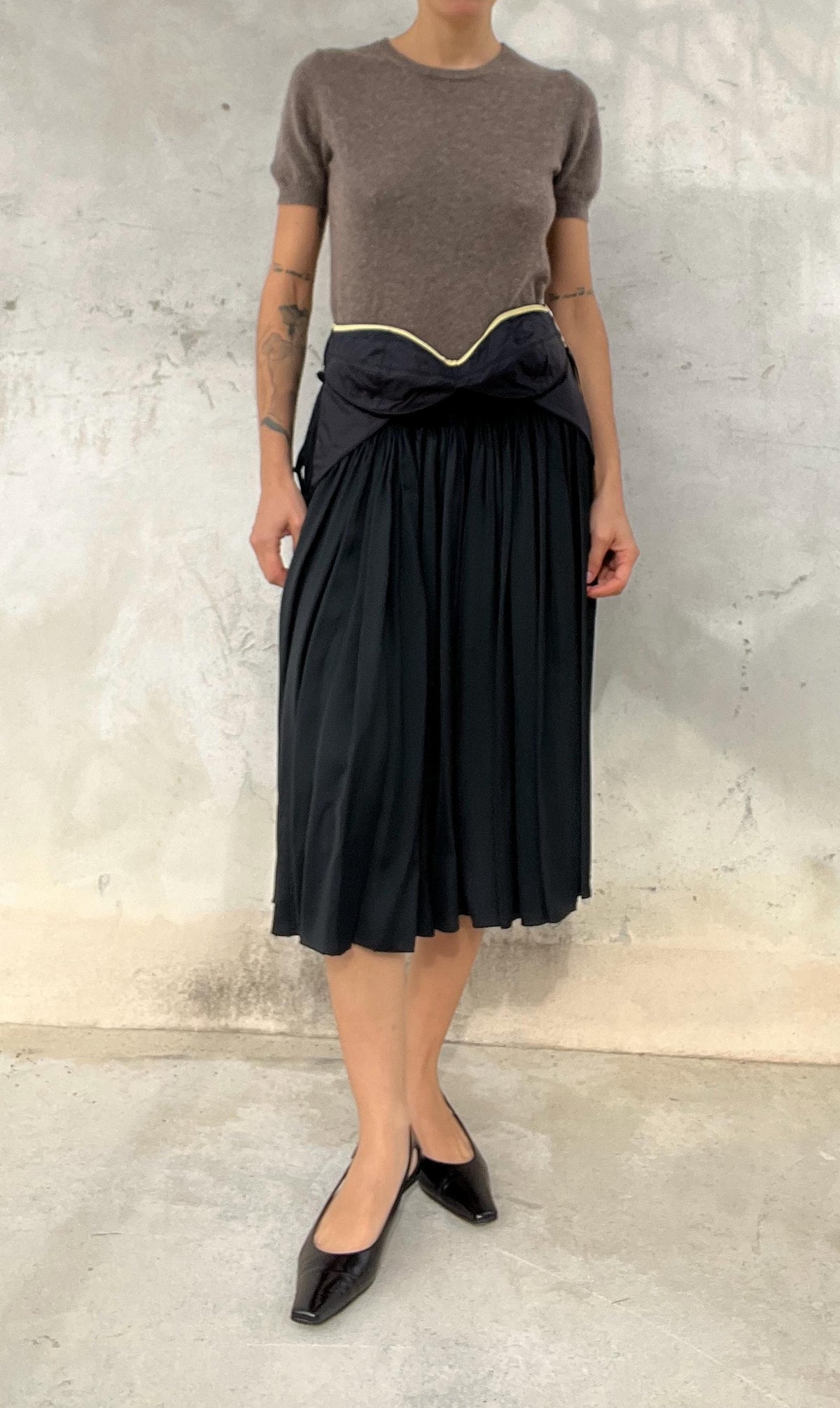Top di cashmere color tortora