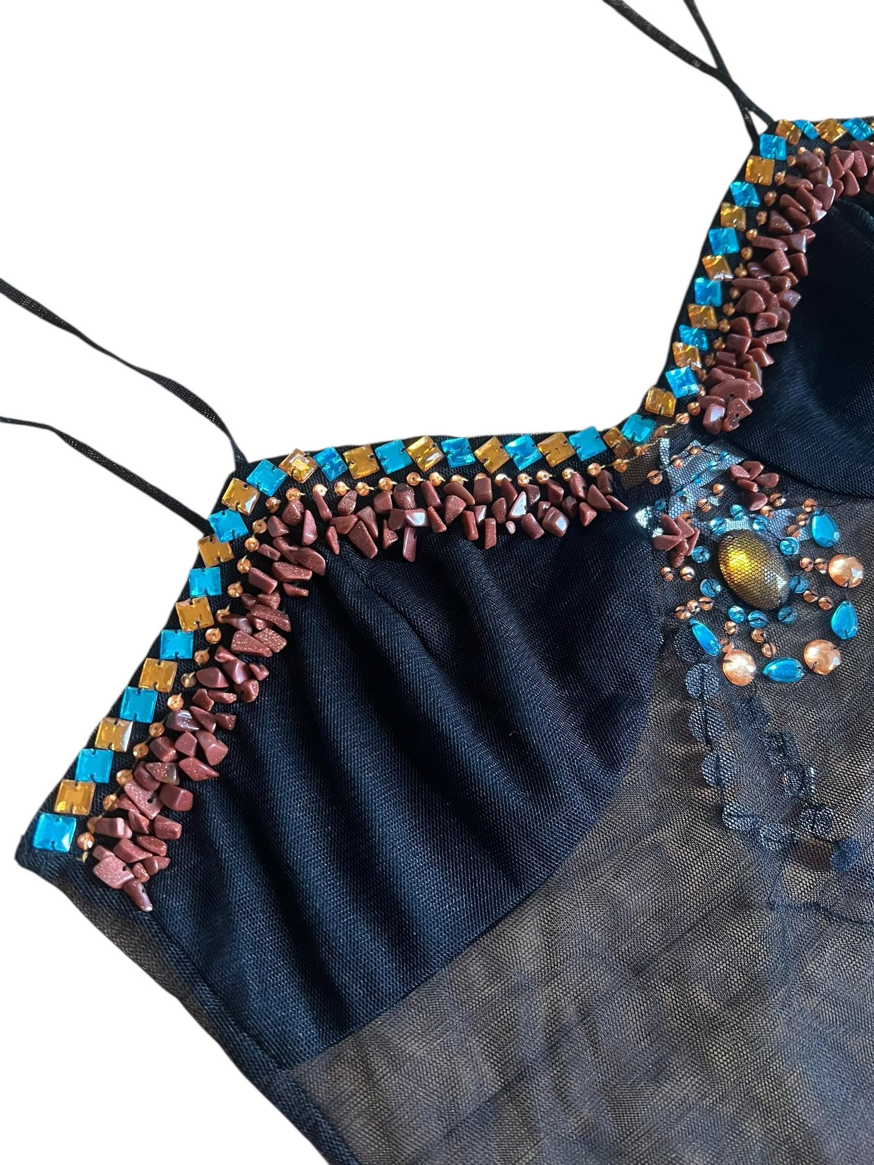 Tulle top nero ricamato con pietre e cristalli
