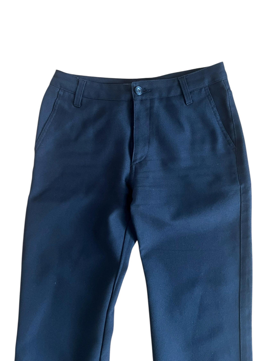 Pantaloni neri con gamba dritta e taglio sotto il ginocchio