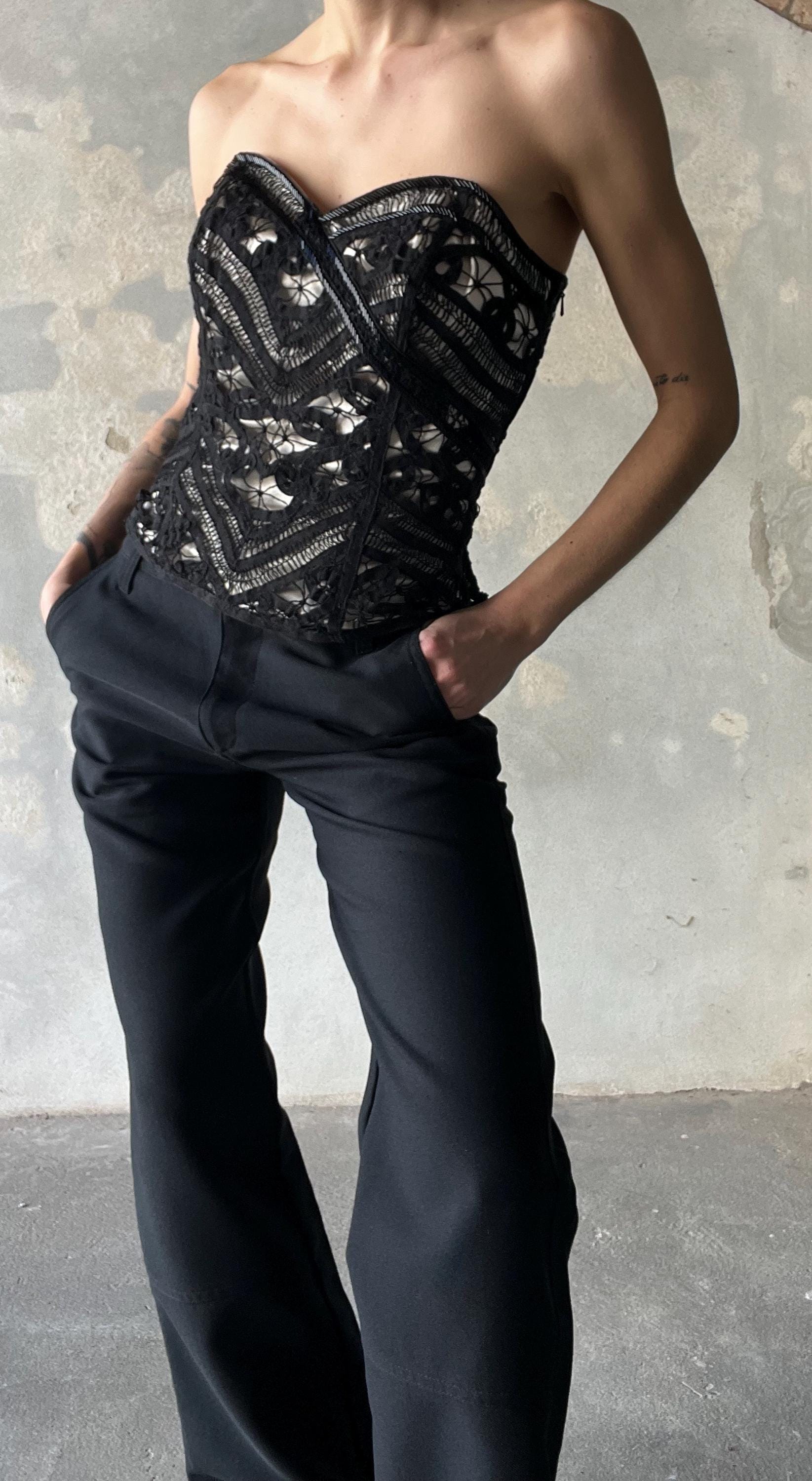 Corsetto di pizzo nero ricamato con canottiglie