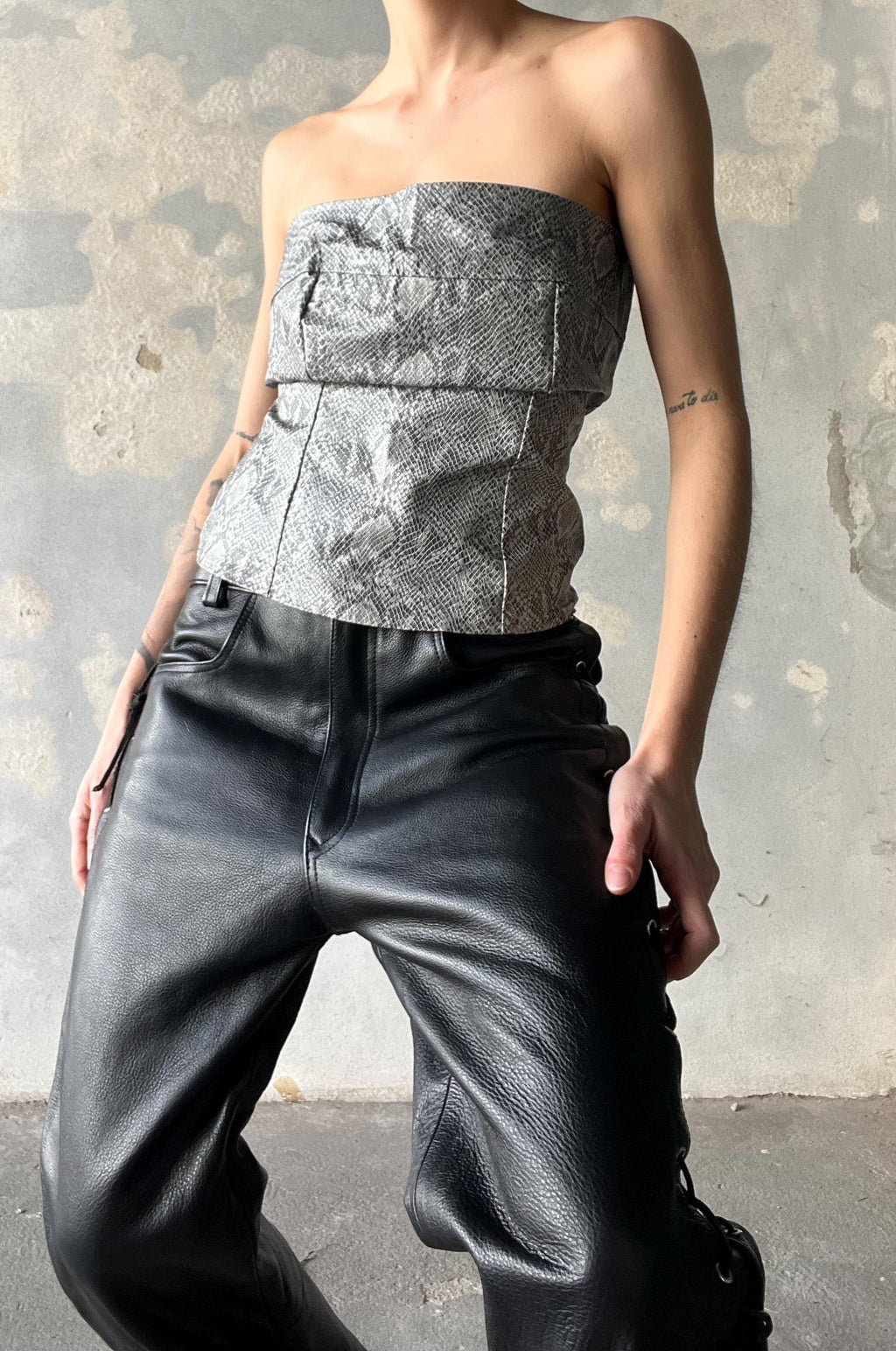 Top in simil pelle stampata pitone