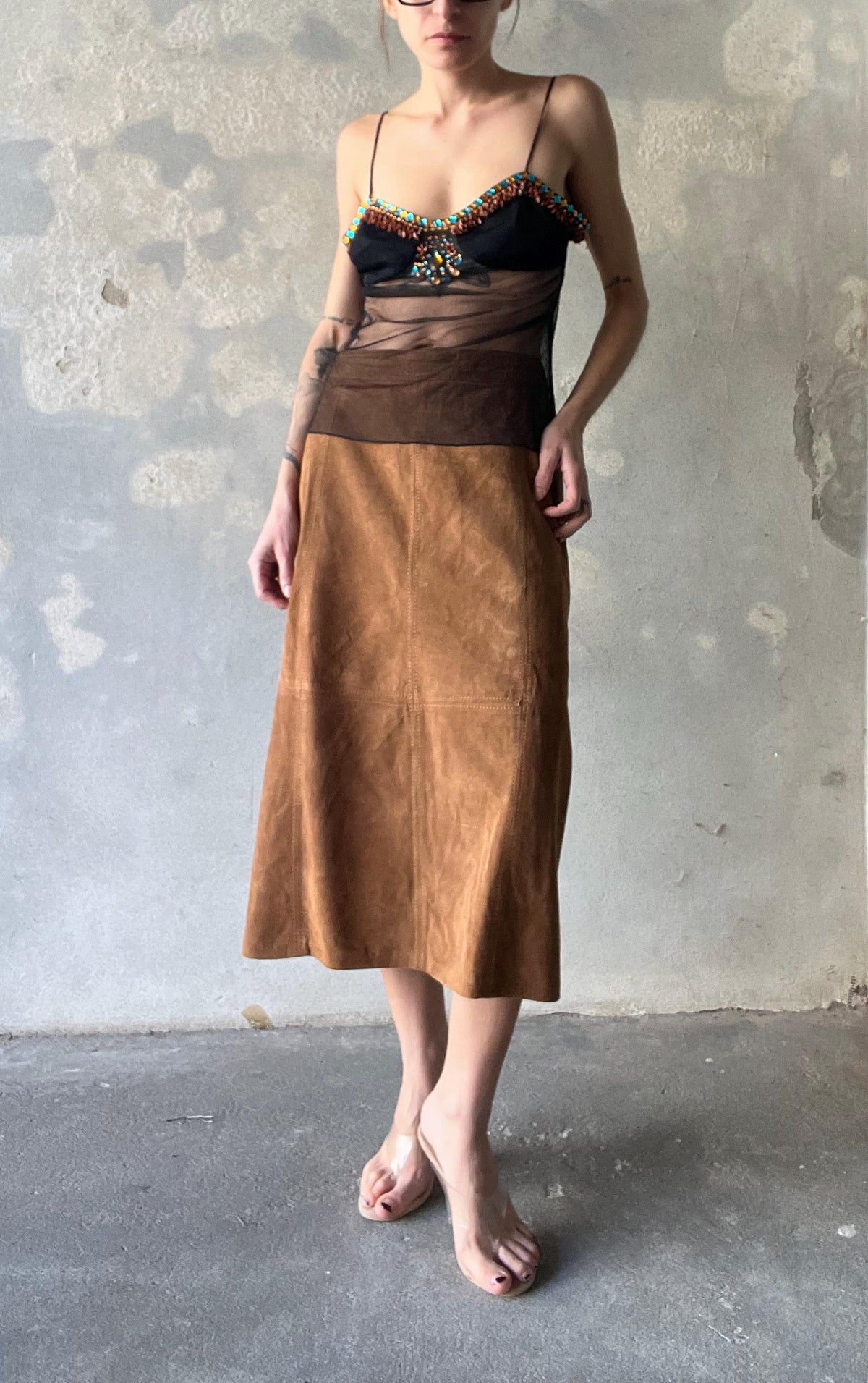 Tulle top nero ricamato con pietre e cristalli