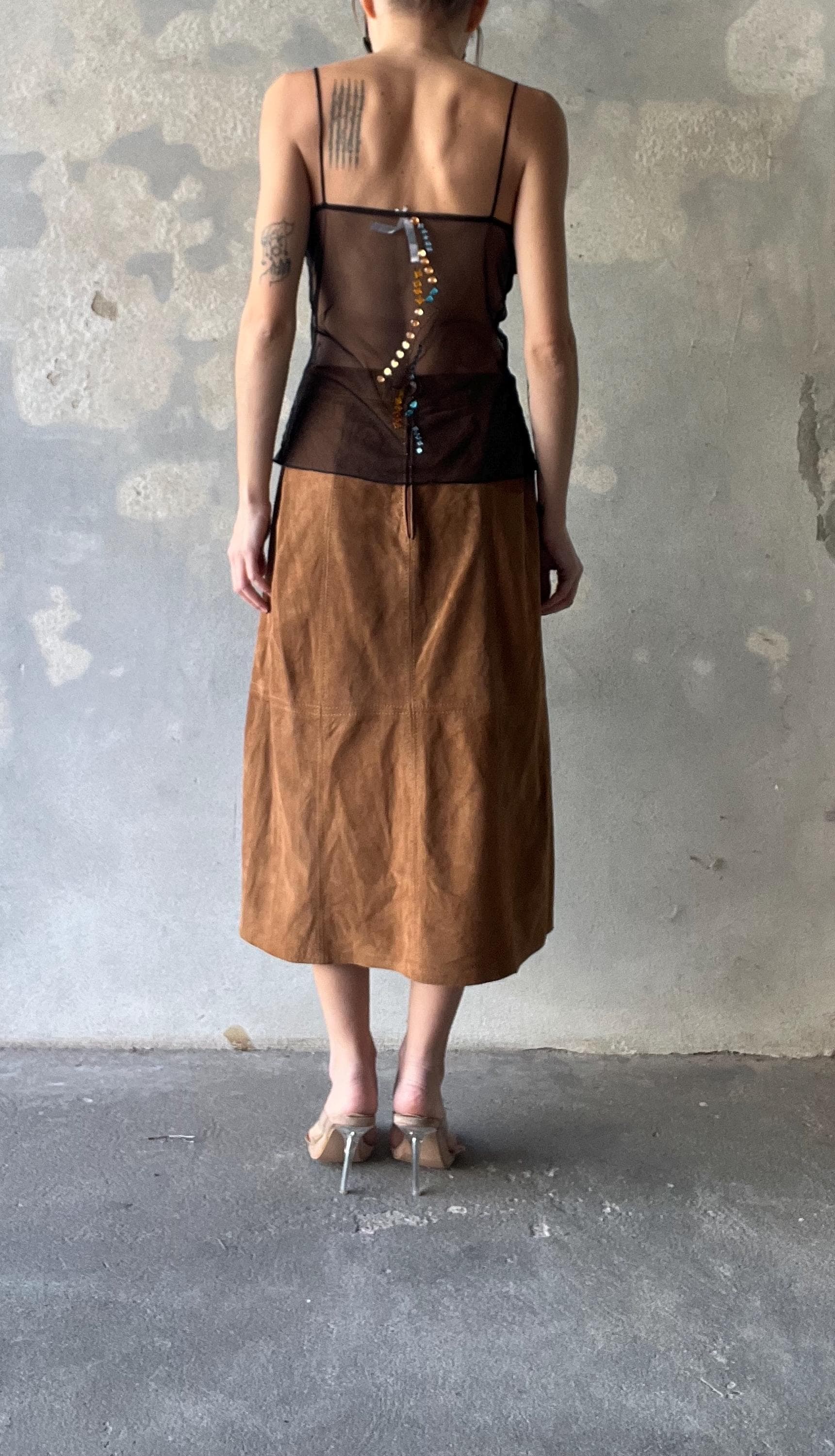 Tulle top nero ricamato con pietre e cristalli