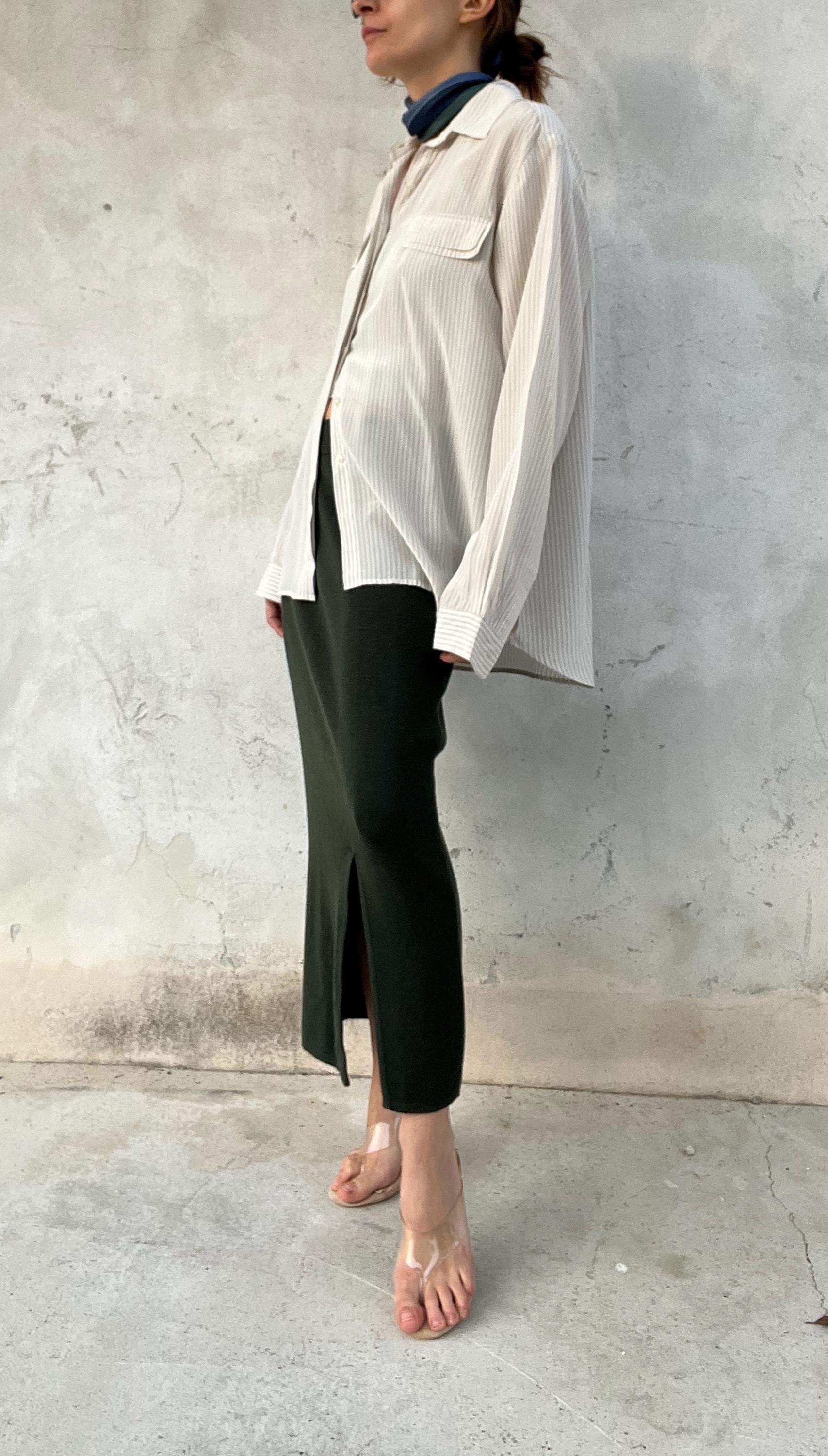 Gonna di misto lana verde scuro di maglia con spacchetto laterale