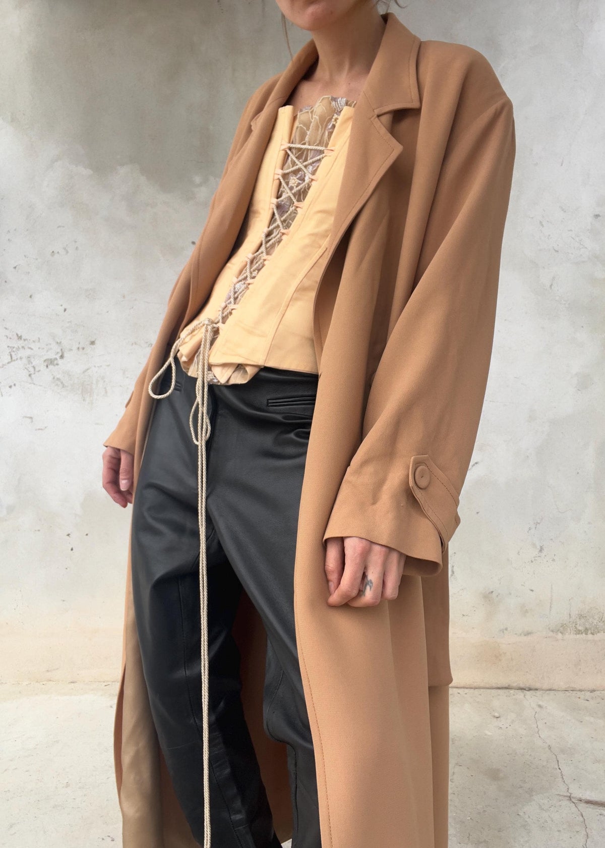 Trench leggero caramello / pesca