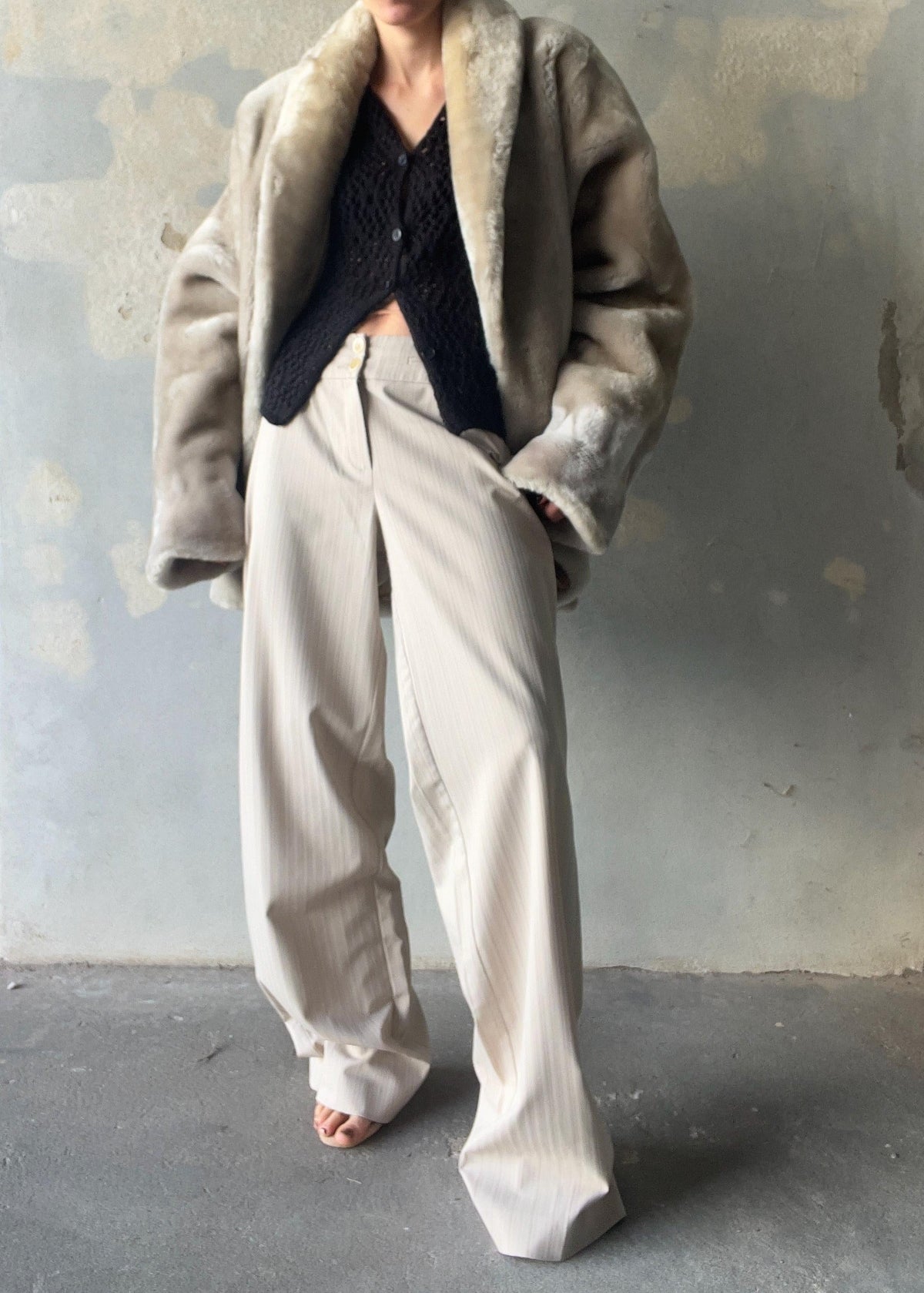 Pantaloni chiari gessati ampi